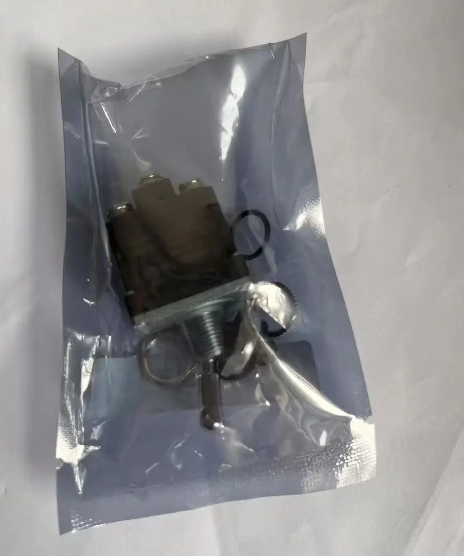 Toggle Switch 1282005 128205GT use for genie lift parts 27378S
Toggle Switch 1282005 128205GT use for genie lift parts 27378S
