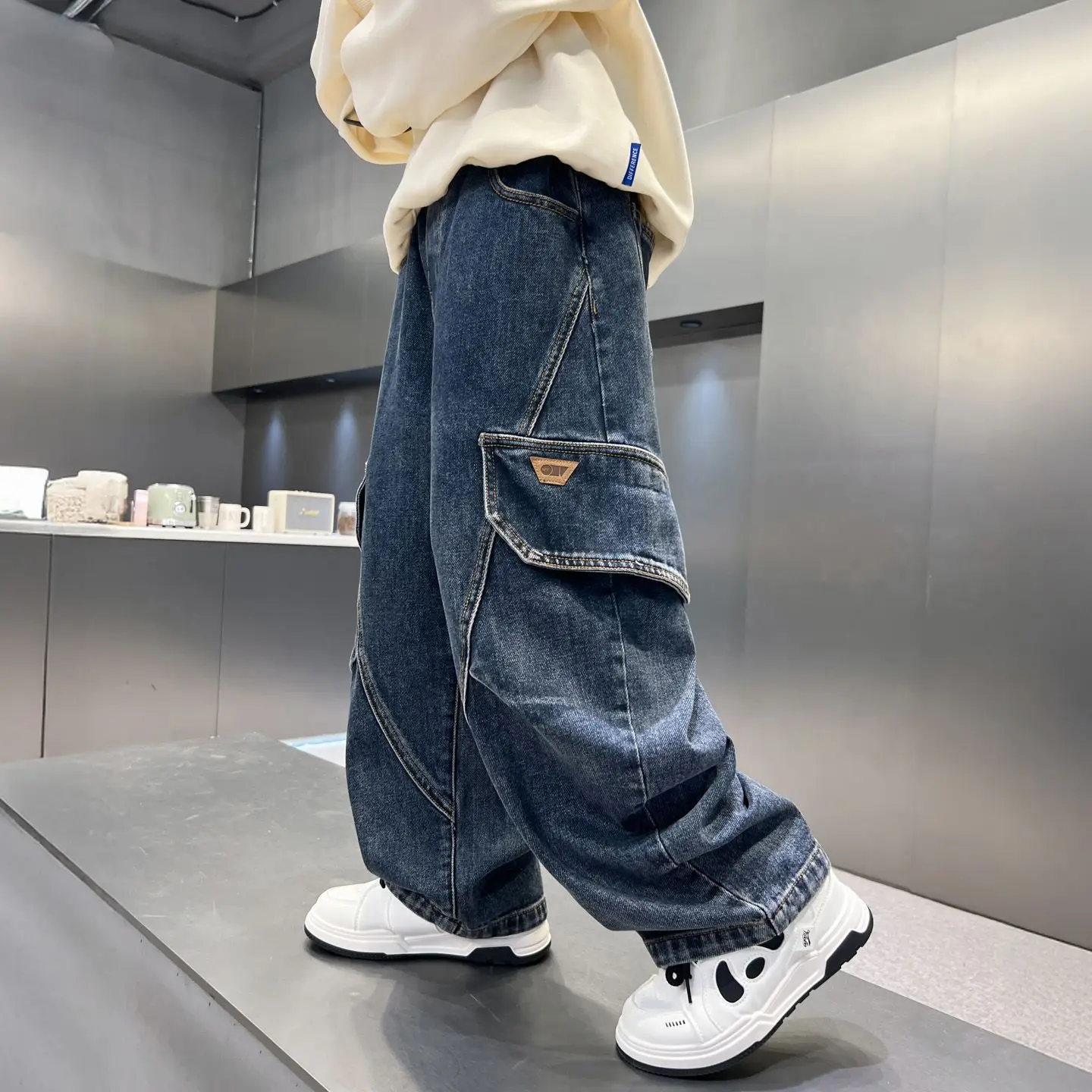 Boys Jeans Children's Korean Version Loose Trousers Autumn and Winter New Ruffian Handsome Boys Casual Wide-leg Trousers 2025
Boys Jeans Children's Korean Version Loose Trousers Autumn and Winter New Ruffian Handsome Boys Casual Wide-leg Trousers 2025