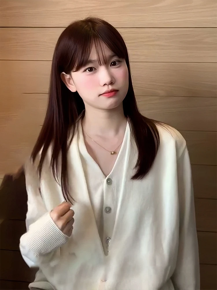 Корейский мягкий вязаный кардиган с V-образным вырезом, женский, осенне-зимний, длинный свитер, нежный, повседневный, свободного кроя
Корейский мягкий вязаный кардиган с V-образным вырезом, женский, осенне-зимний, длинный свитер, нежный, повседневный, свободного кроя