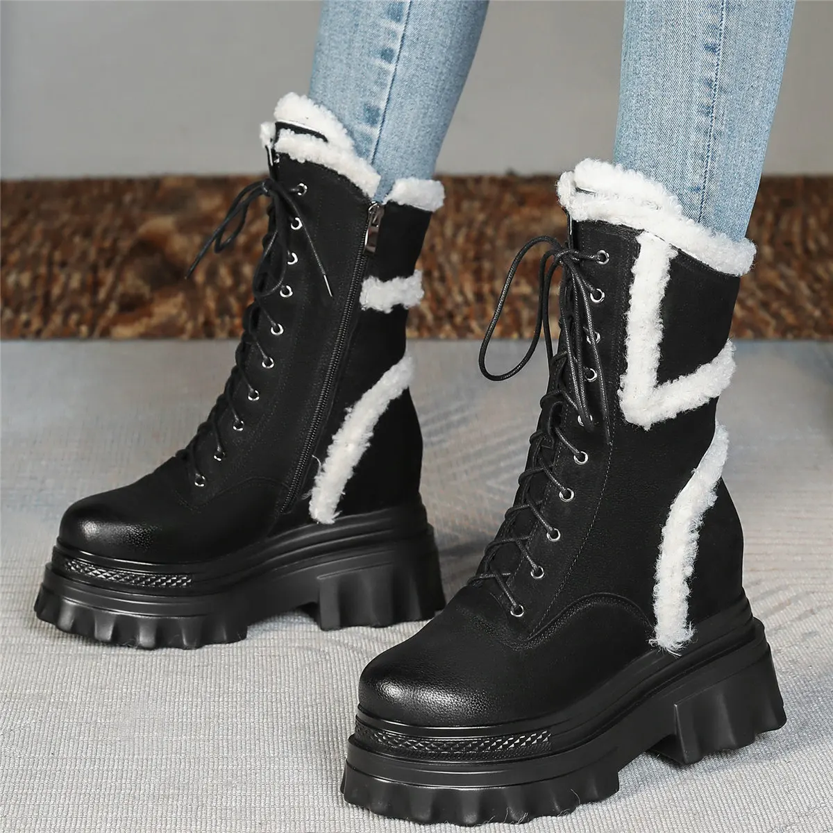 Winter Fashion Sneakers Women Lace Up Genuine Leather High Heel Snow Boots Female Round Toe Chunky Platform Pumps Casual Shoes
Winter Fashion Sneakers Women Lace Up Genuine Leather High Heel Snow Boots Female Round Toe Chunky Platform Pumps Casual Shoes