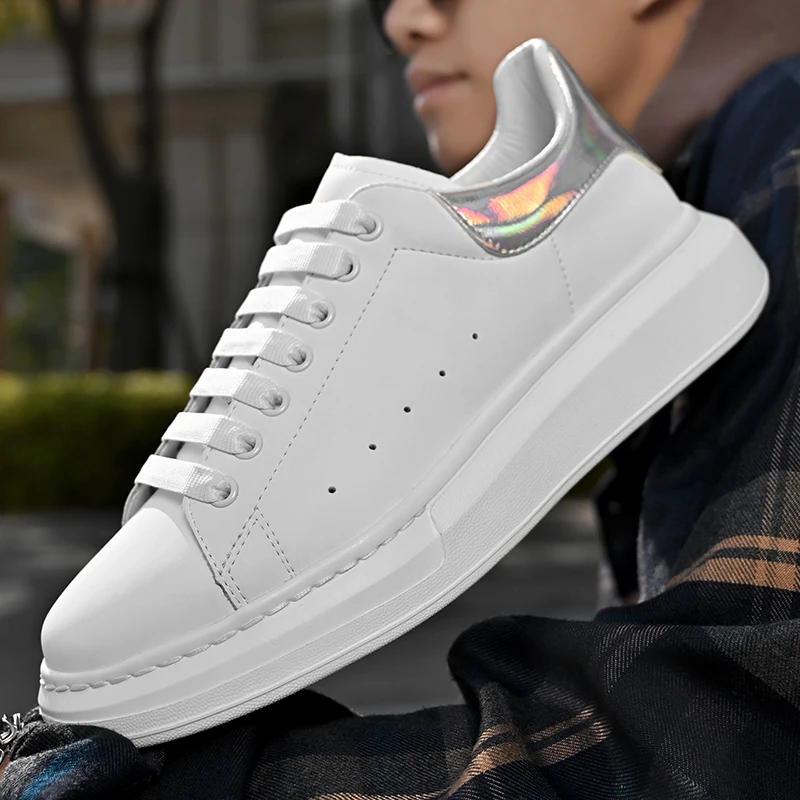 2023 New Couples Sneakers Fashion Concise Small White Shoes Leather Comfortable Skateboarding Shoes Thick Sole Cascual Sneakers
2023 New Couples Sneakers Fashion Concise Small White Shoes Leather Comfortable Skateboarding Shoes Thick Sole Cascual Sneakers