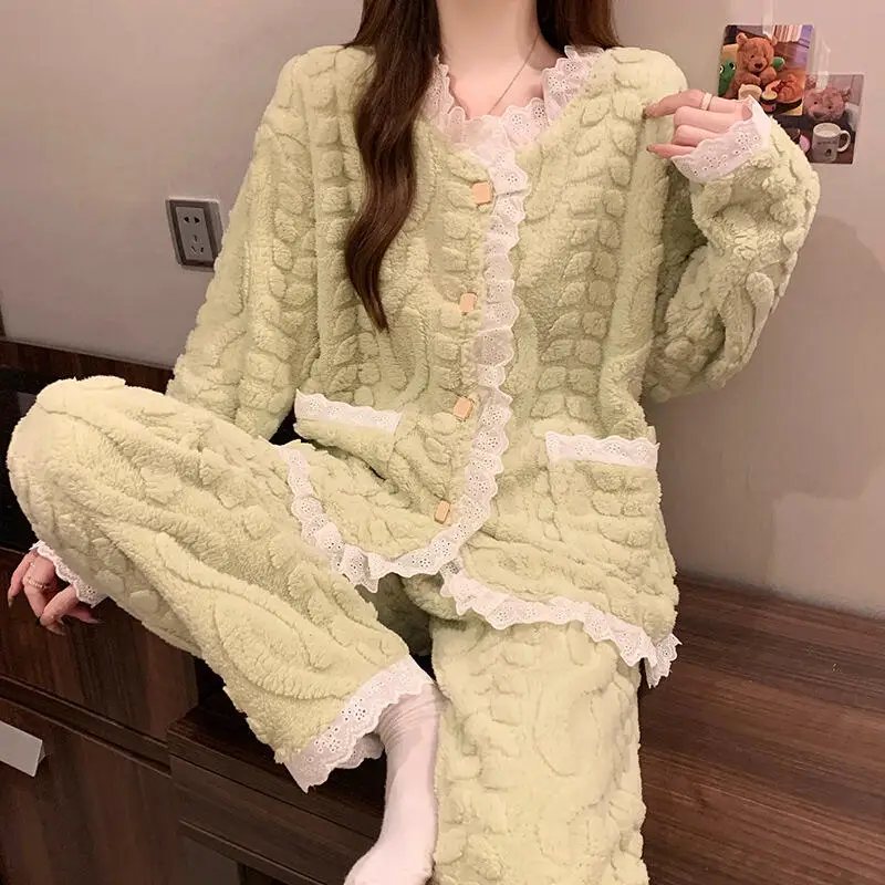 Winter Coral Fleece Pajamas Suit Female New Korean Sweet Fashion Plush Homewear Cute Girls Thicken Warm Cute Lounge Clothes Suit
Winter Coral Fleece Pajamas Suit Female New Korean Sweet Fashion Plush Homewear Cute Girls Thicken Warm Cute Lounge Clothes Suit