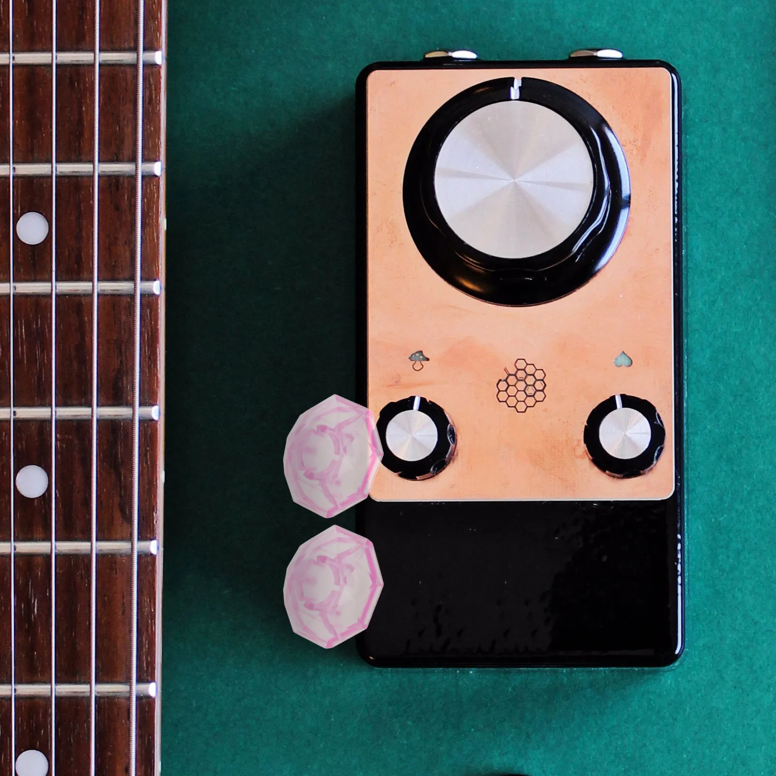 Набор из 5 розовых накладок на педали с эффектом бриллиантового блеска для гитарных эффектов, накладки на футсвитчи для электрогитарных педалбордов, для индивидуальной настройки
Набор из 5 розовых накладок на педали с эффектом бриллиантового блеска для гитарных эффектов, накладки на футсвитчи для электрогитарных педалбордов, для индивидуальной настройки