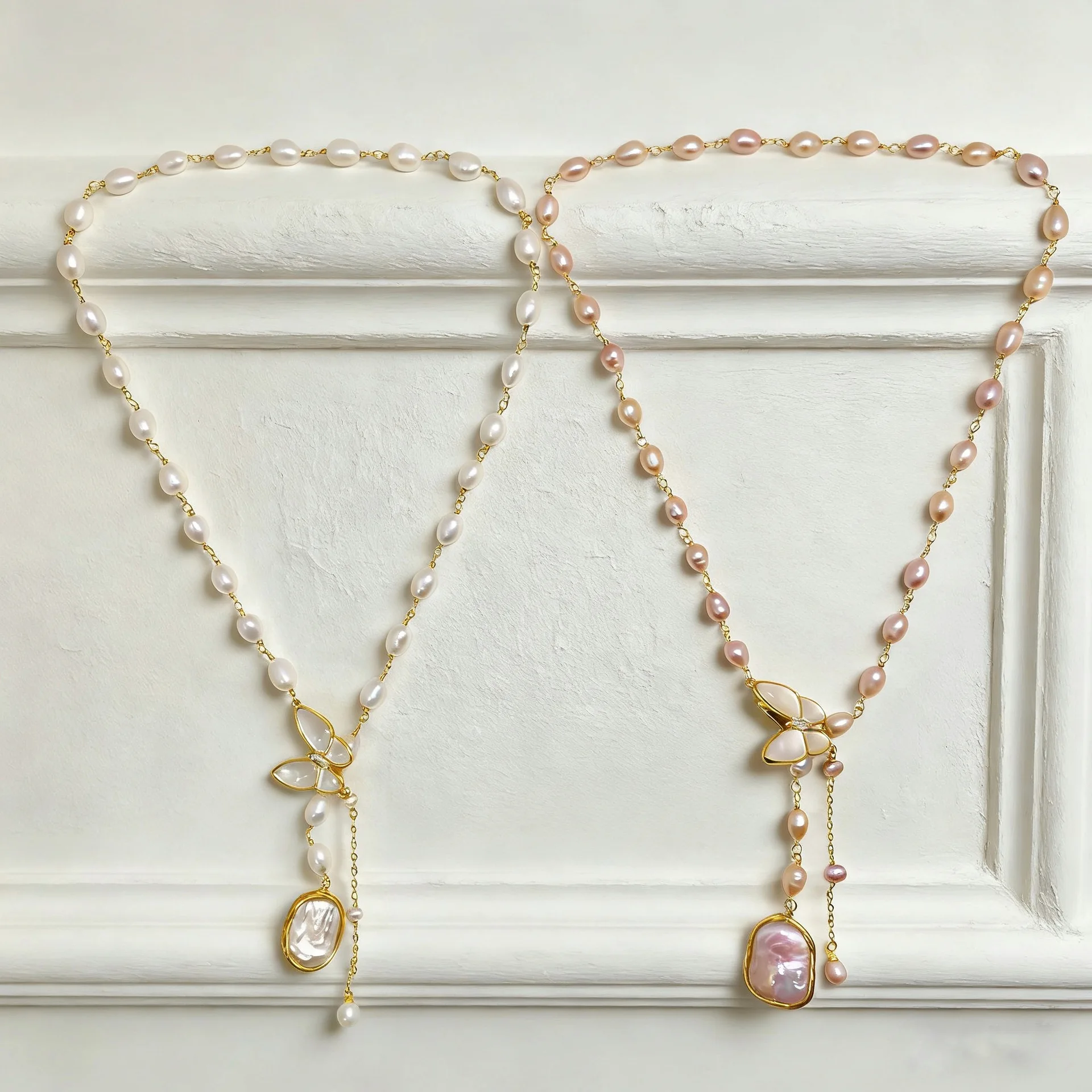 Ожерелье из натурального пресноводного жемчуга в роскошном стиле, модный кулон-бабочка, длинная цепочка для свитера, для женщин, с бусинами-шармами, аксессуар, подарок
Ожерелье из натурального пресноводного жемчуга в роскошном стиле, модный кулон-бабочка, длинная цепочка для свитера, для женщин, с бусинами-шармами, аксессуар, подарок