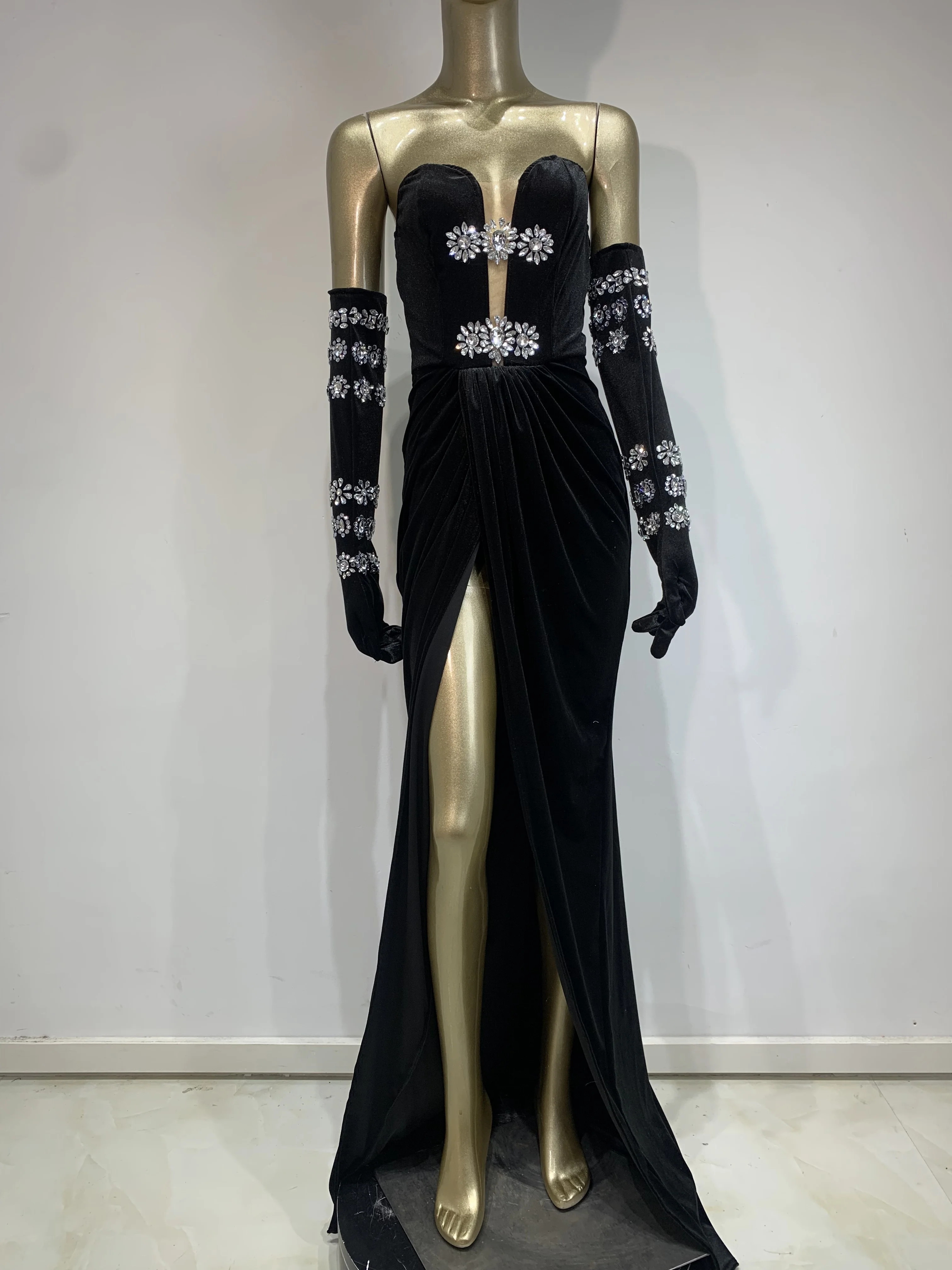 Sparkly Rhinestones Sexy Split Velvet Gloves Maxi Long Dress Women Luxury Birthday Celebrate Wedding Gown Photo Shoot Stage Wear
Sparkly Rhinestones Sexy Split Velvet Gloves Maxi Long Dress Women Luxury Birthday Celebrate Wedding Gown Photo Shoot Stage Wear