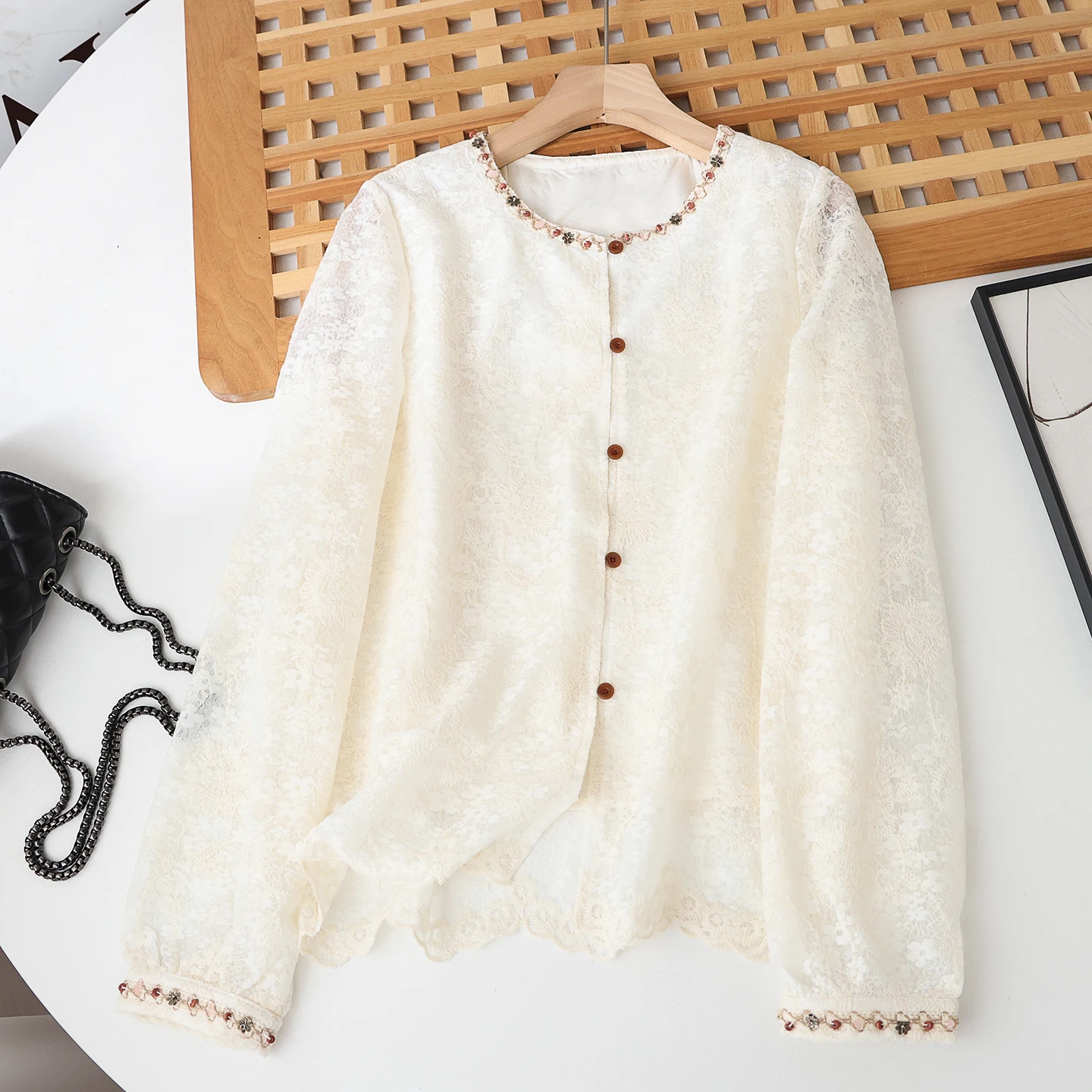 French Elegant Embroidered Lace Patchwork Beaded O-neck Beige Long-sleeve Inner Shirt For Women's Autumn Bohemian Style Tops
French Elegant Embroidered Lace Patchwork Beaded O-neck Beige Long-sleeve Inner Shirt For Women's Autumn Bohemian Style Tops