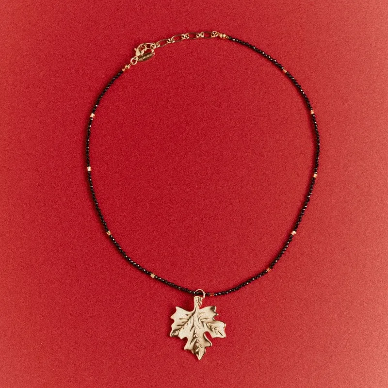 New Natural Black Spinel Beaded Necklace Fashionable Light Luxury Maple Leaf Pendant Design Advanced Sense Collarbone Chain Neck
New Natural Black Spinel Beaded Necklace Fashionable Light Luxury Maple Leaf Pendant Design Advanced Sense Collarbone Chain Neck