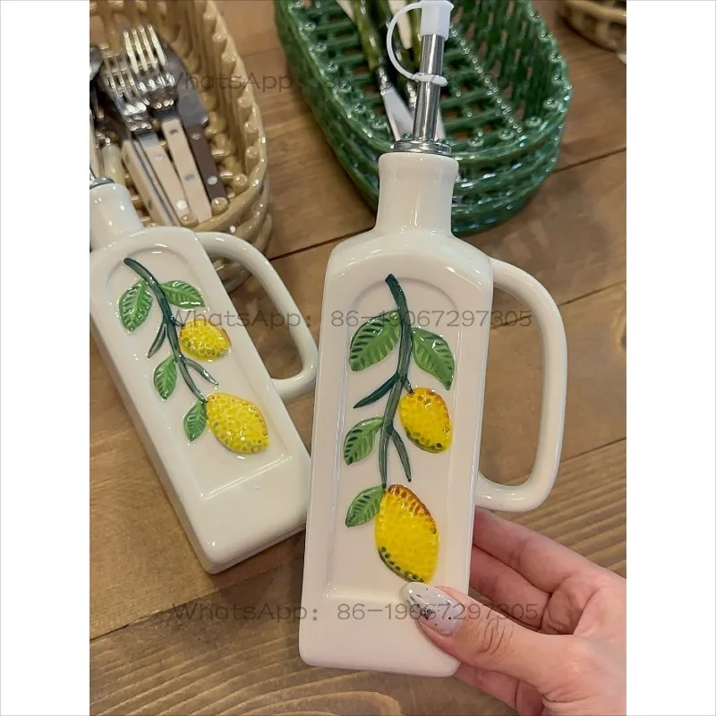 Lemon relief ceramic oil pot, seasoning bottle, kitchen table setting
Lemon relief ceramic oil pot, seasoning bottle, kitchen table setting