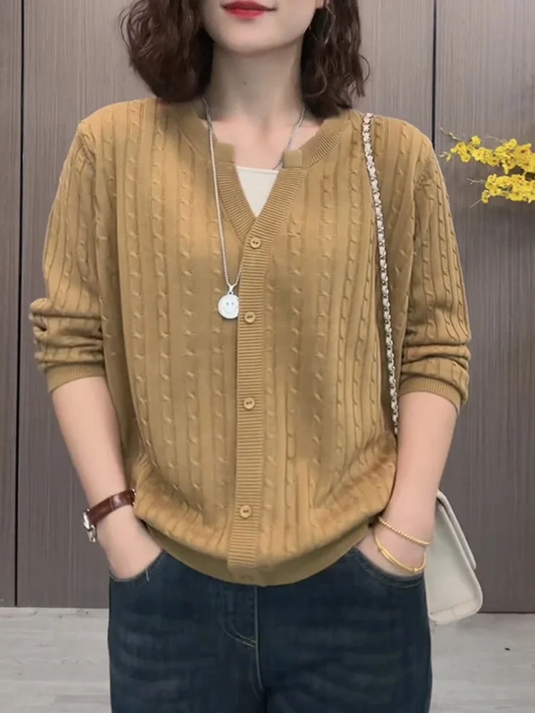 Casual Style Spliced Knitted Sweater Cardigan Women's plus Size Loose Fit Versatile Top Autumn New Arrival Casual Wear
Casual Style Spliced Knitted Sweater Cardigan Women's plus Size Loose Fit Versatile Top Autumn New Arrival Casual Wear