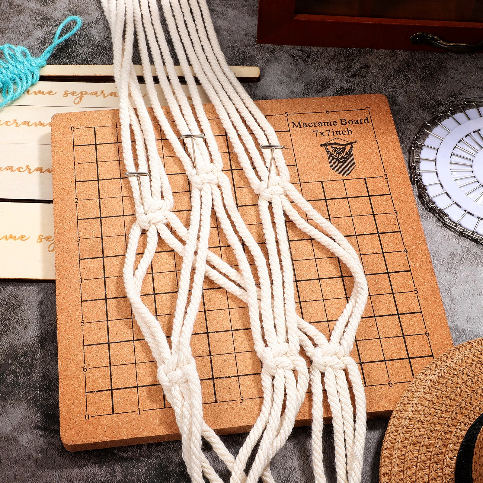1Set Macrame Board Soft Cushion Kit Clear Grid Cork Knotting Board Durable T Pins Crafting Tools for Weaving Knot Projects
1Set Macrame Board Soft Cushion Kit Clear Grid Cork Knotting Board Durable T Pins Crafting Tools for Weaving Knot Projects