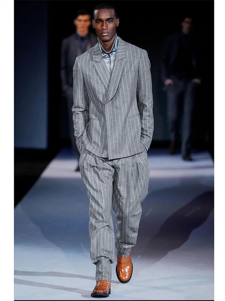Light Gray Men's Suits Tailored 2 Pieces Blazer Pants Peaked Lapel One Button Wedding Pinstripes Work Wear Custom Made Plus Size
Light Gray Men's Suits Tailored 2 Pieces Blazer Pants Peaked Lapel One Button Wedding Pinstripes Work Wear Custom Made Plus Size