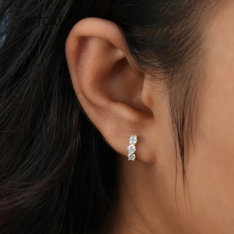 Серьги-кольца из стерлингового серебра 925 пробы D/VVS1 с муассанитом для женщин, круглые серьги с бриллиантами 0,9 карата, классический подарок для свадебной вечеринки
Серьги-кольца из стерлингового серебра 925 пробы D/VVS1 с муассанитом для женщин, круглые серьги с бриллиантами 0,9 карата, классический подарок для свадебной вечеринки