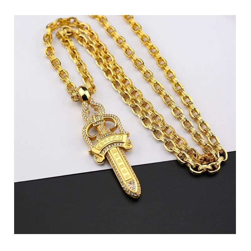 Crowe Gold Diamond Sword Pendant Necklace Fashion Personality Men's and Women's Gold Letter Full Diamond Necklace
Crowe Gold Diamond Sword Pendant Necklace Fashion Personality Men's and Women's Gold Letter Full Diamond Necklace