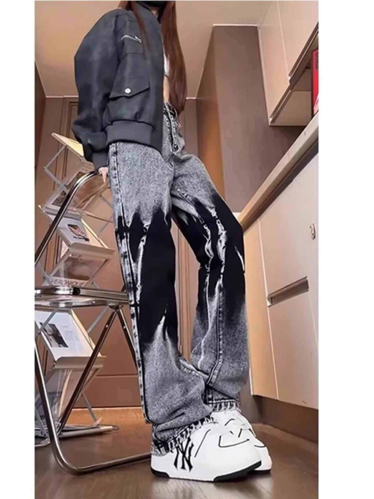 Loose Straight Leg Men's Jeans Black Grey Dyed Design Autumn Winter American High Street Fashionable Wide Leg Pants
Loose Straight Leg Men's Jeans Black Grey Dyed Design Autumn Winter American High Street Fashionable Wide Leg Pants