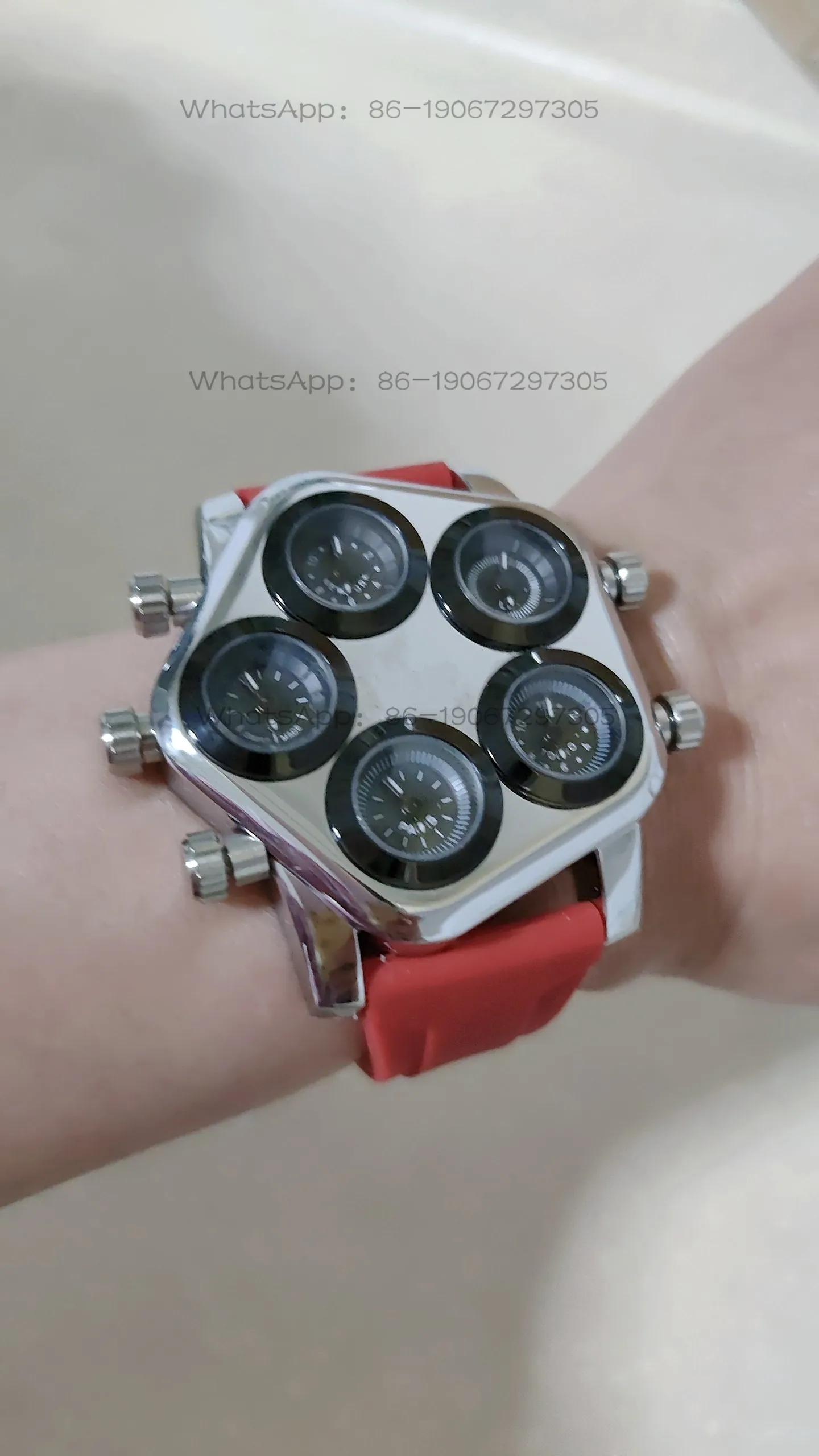 Multi-time Zone Quartz Large Dial Couple Internet-famous Silicone Strap for Men and Women
Multi-time Zone Quartz Large Dial Couple Internet-famous Silicone Strap for Men and Women