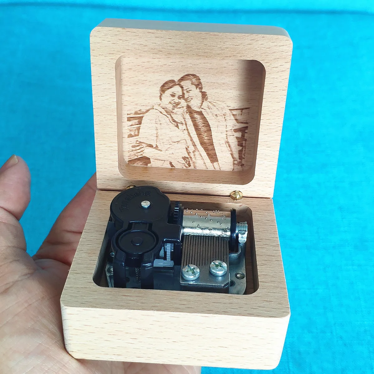 Wooden Wind Up Photo Music Box, Customized Gifts, Birthday, Wedding, Anniversary, Personalized
Wooden Wind Up Photo Music Box, Customized Gifts, Birthday, Wedding, Anniversary, Personalized
