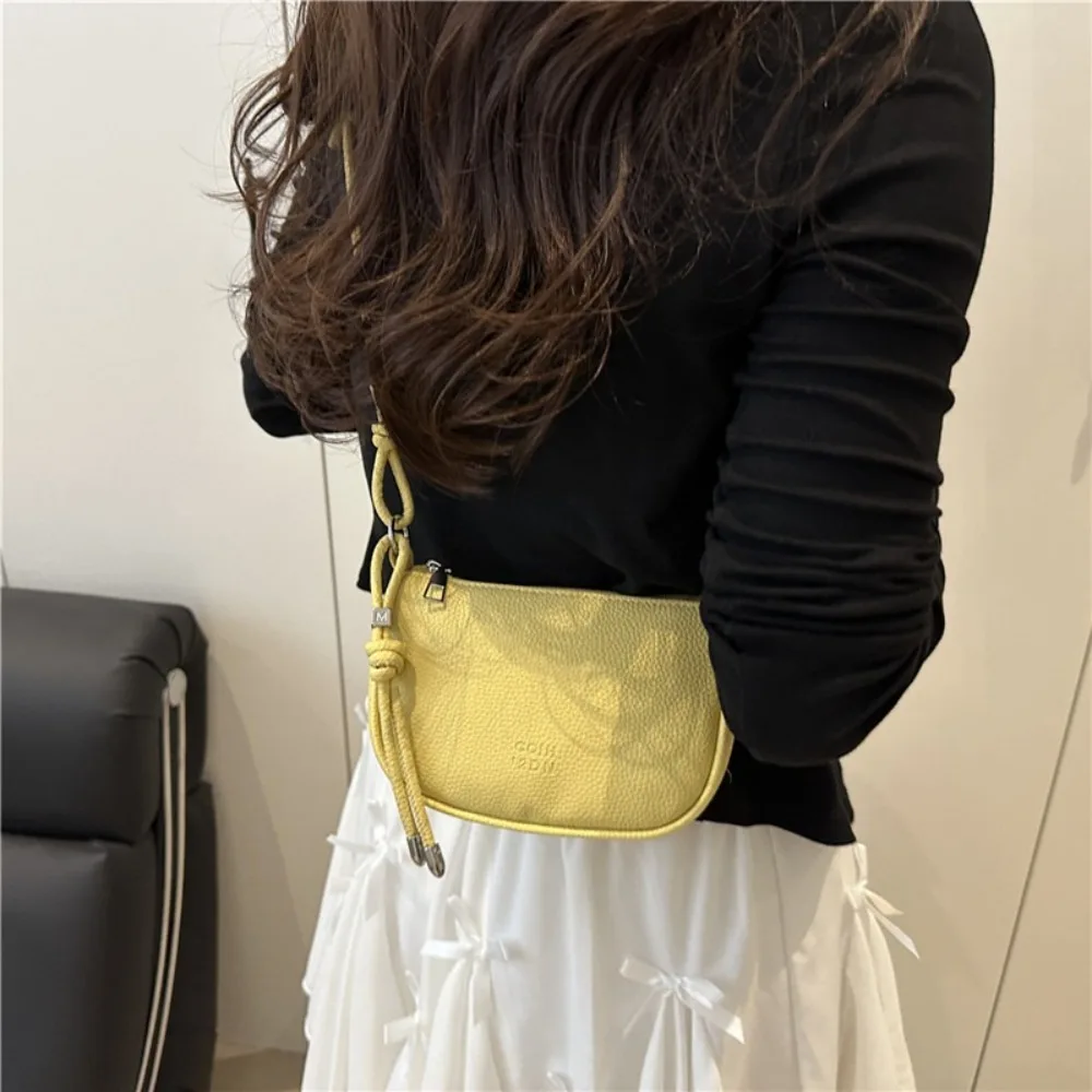 New Exquisite Women's Shoulder Bag Small PU Leather Crossbody Bag Mini Leisure Commuting Bag Ladies
New Exquisite Women's Shoulder Bag Small PU Leather Crossbody Bag Mini Leisure Commuting Bag Ladies