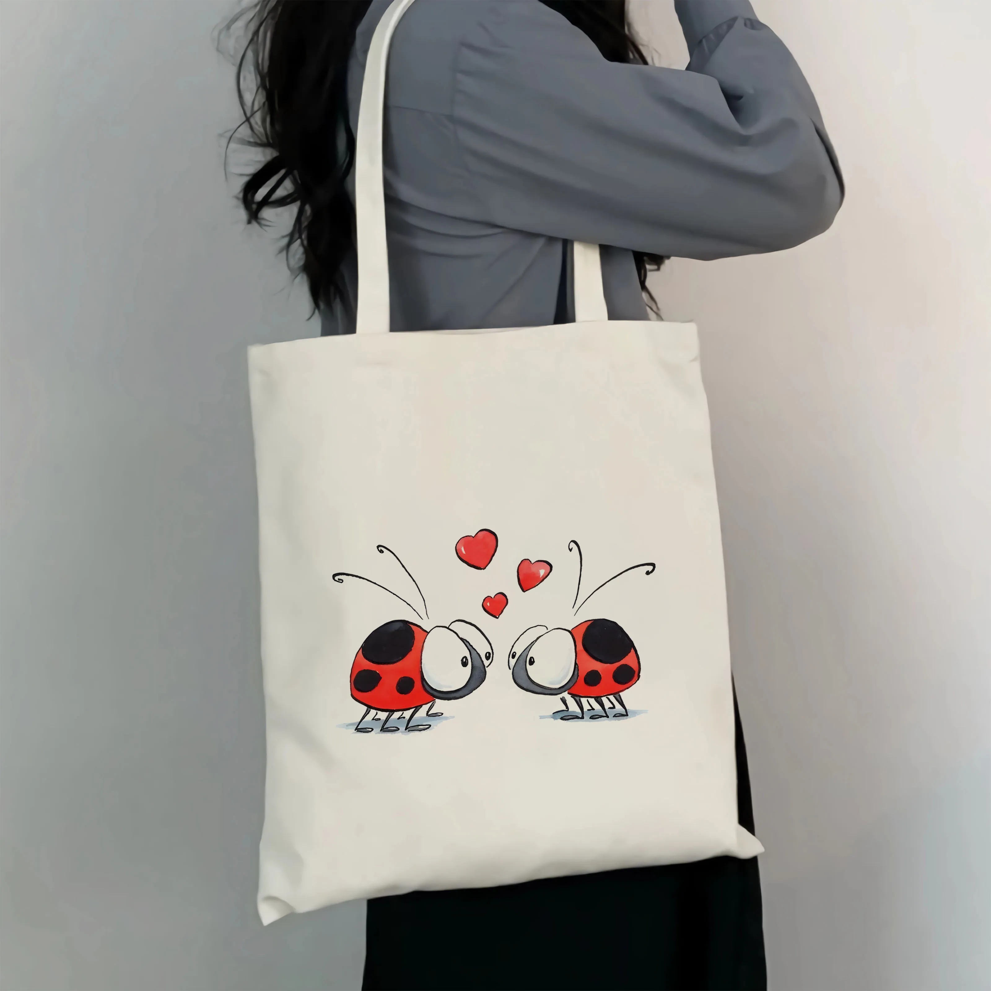 1 x Women's Durable Canvas Shoulder Bag - Machine Washable Tote Bag with Cute Ladybug and Heart Design for Everyday Use
1 x Women's Durable Canvas Shoulder Bag - Machine Washable Tote Bag with Cute Ladybug and Heart Design for Everyday Use