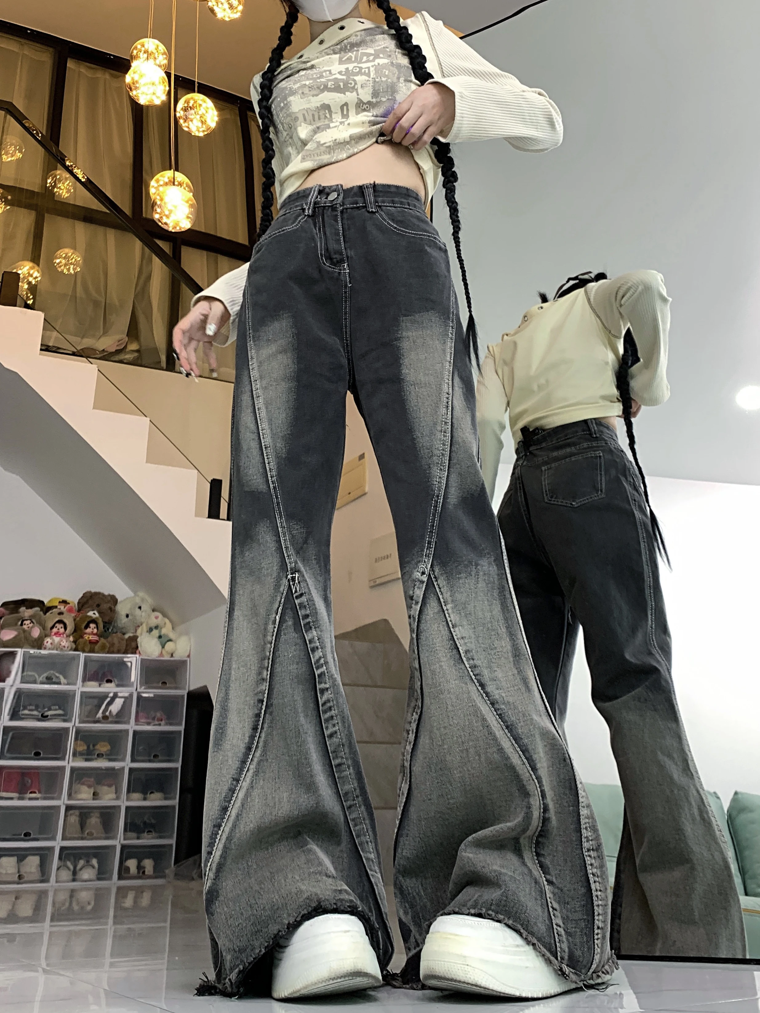 Retro High Street Black and Gray Washed Gradient Jeans for Men and Women with Design Raw Edge Flared Pants
Retro High Street Black and Gray Washed Gradient Jeans for Men and Women with Design Raw Edge Flared Pants
