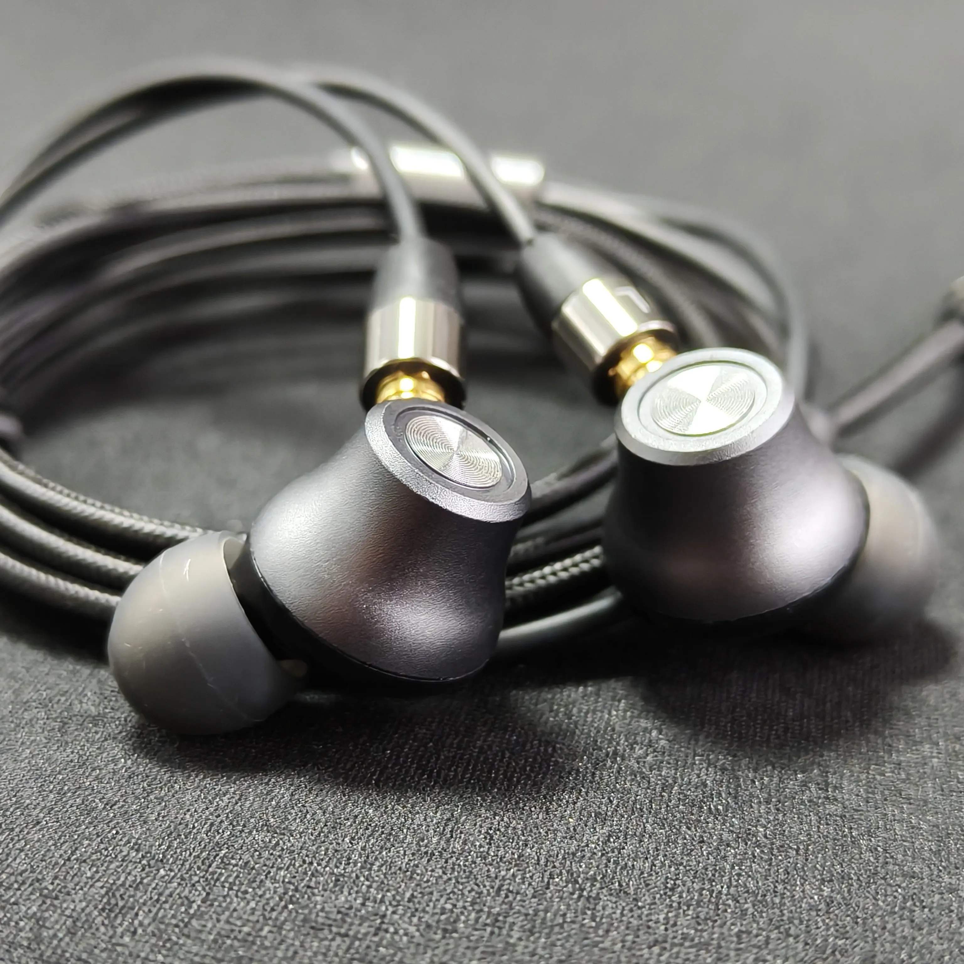 HiFi 33518 balanced armature + dynamic driver hybrid MMCX in-ear earphone unit, metal body with balanced three-frequency sound
HiFi 33518 balanced armature + dynamic driver hybrid MMCX in-ear earphone unit, metal body with balanced three-frequency sound