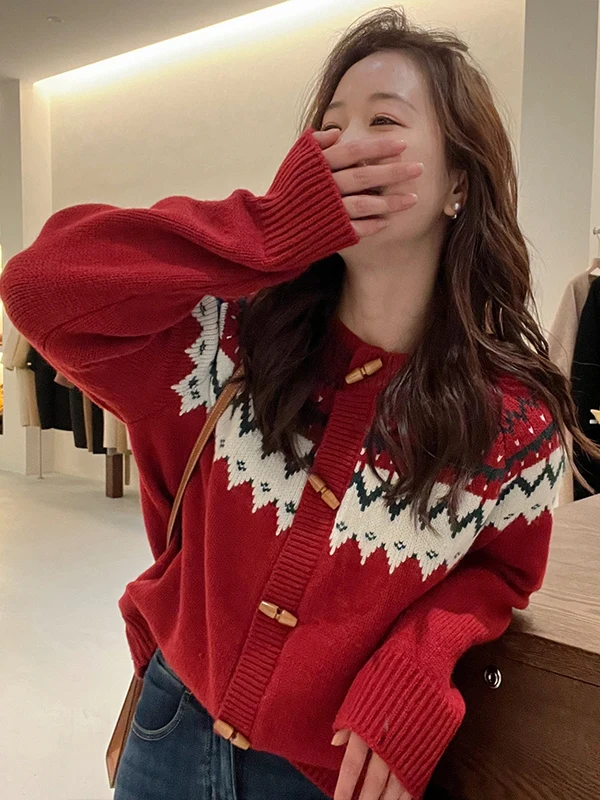 Новый женский вязаный свитер Cisas в стиле Fair Isle, красный, осень-зима 2025, высококачественный, мягкий, длинный кардиган свободного кроя с длинными рукавами
Новый женский вязаный свитер Cisas в стиле Fair Isle, красный, осень-зима 2025, высококачественный, мягкий, длинный кардиган свободного кроя с длинными рукавами