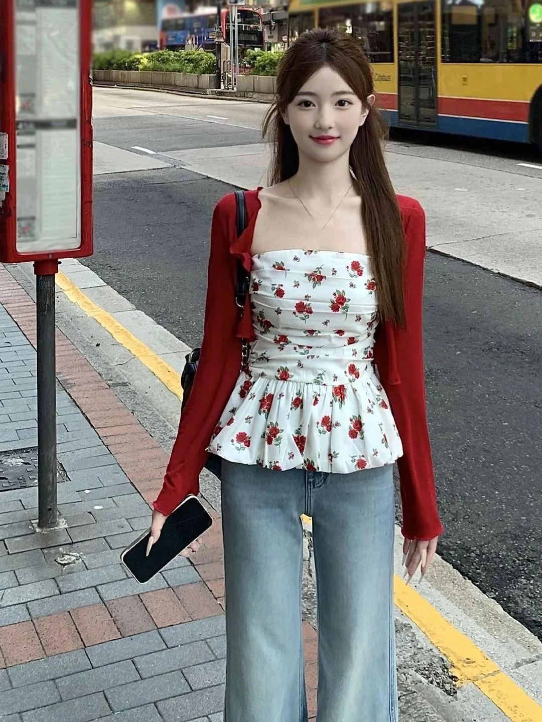 Korean Sweet Style Red Floral Print Tube Top And Cardigan Two-Piece Set Spring Summer Bright Mood Beautiful Top Women's Fashion
Korean Sweet Style Red Floral Print Tube Top And Cardigan Two-Piece Set Spring Summer Bright Mood Beautiful Top Women's Fashion