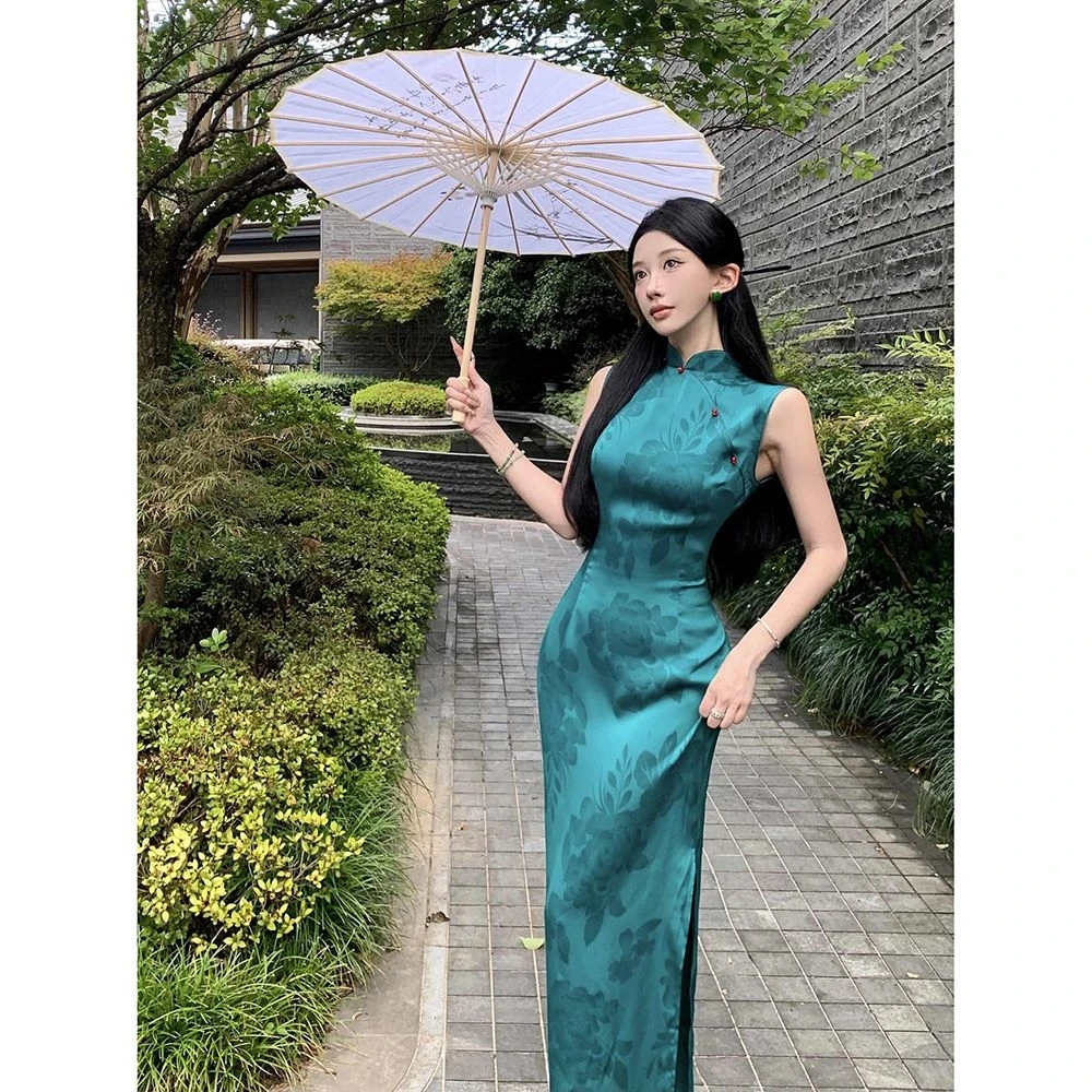 New Chinese Style Printed Long cheongsam, Traditional Stand Collar Frog Button Long Dress Summer Cheongsam Dress Slim Qipao
New Chinese Style Printed Long cheongsam, Traditional Stand Collar Frog Button Long Dress Summer Cheongsam Dress Slim Qipao