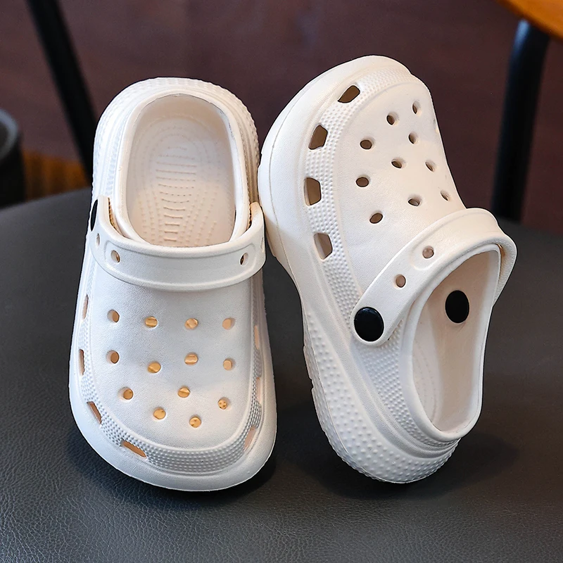 Новые летние детские сандалии с отверстиями для мальчиков и девочек, домашние тапочки, нескользящие пляжные туфли для малышей
Новые летние детские сандалии с отверстиями для мальчиков и девочек, домашние тапочки, нескользящие пляжные туфли для малышей