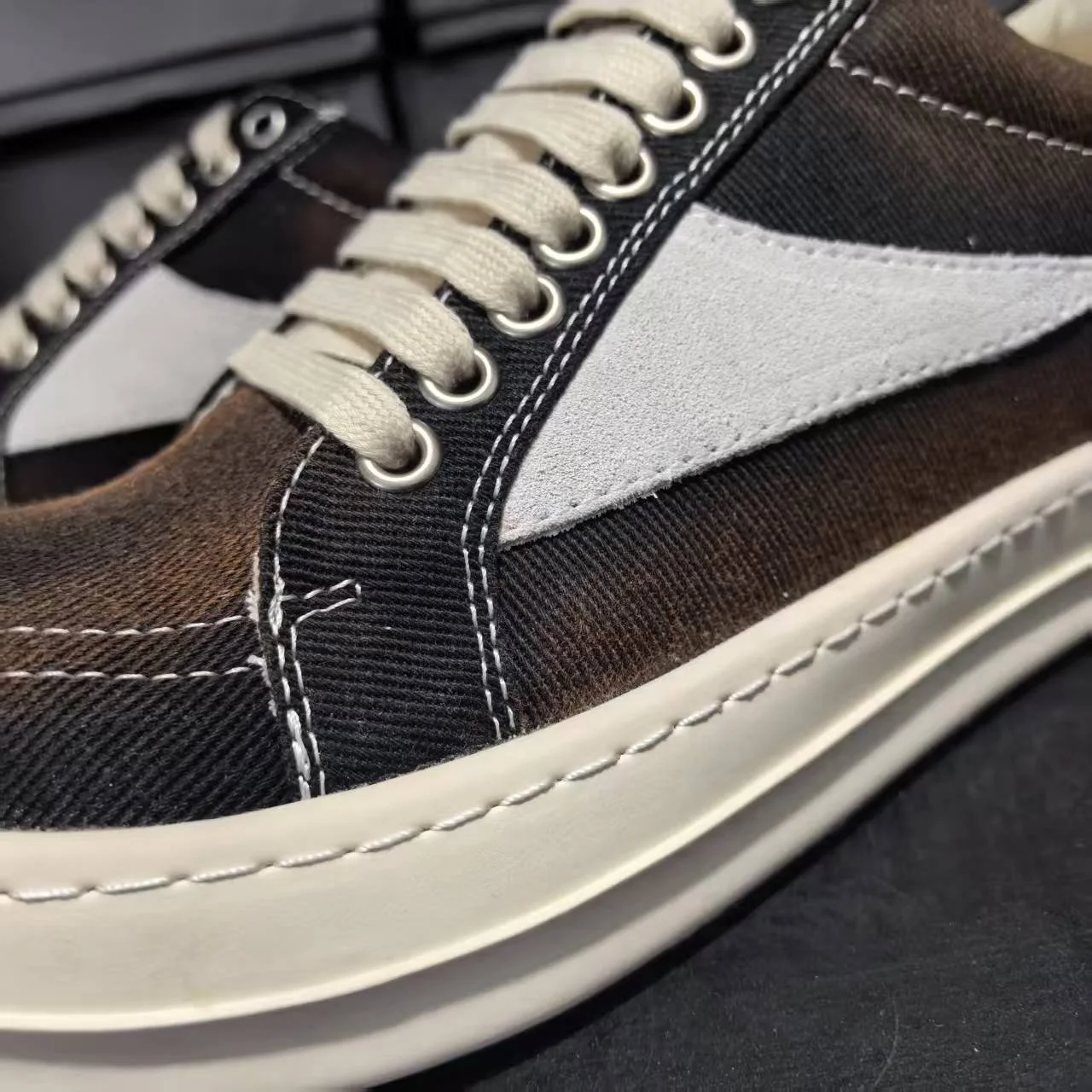 Men Casual Shoe Brand Black Brown Canvas Low Top Shoes High Quality Cowhide Luxury White Leather Sneakers Women Flat Sneaker
Men Casual Shoe Brand Black Brown Canvas Low Top Shoes High Quality Cowhide Luxury White Leather Sneakers Women Flat Sneaker