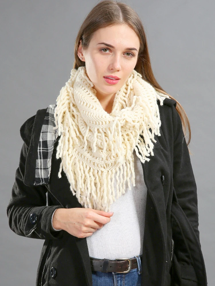 Mingjiebihuo New fashion wild hollow solid color knitted long tassel warm lovers scarf long collar scarf
Mingjiebihuo New fashion wild hollow solid color knitted long tassel warm lovers scarf long collar scarf