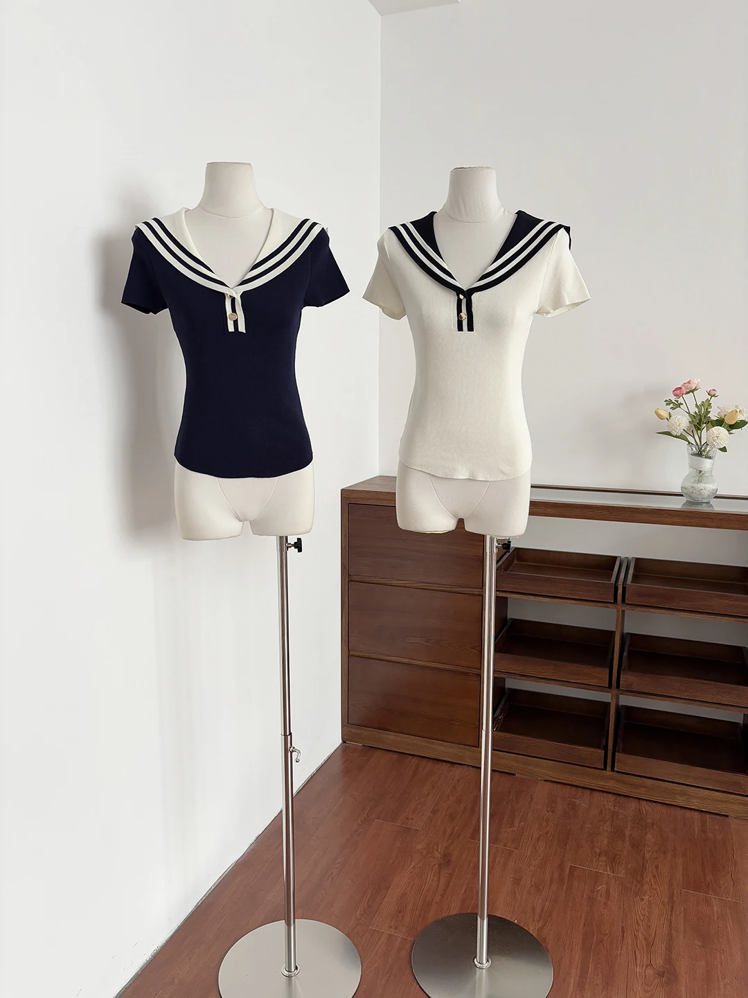 Korean College Style Navy Collar Slim Fit Short Sleeve Knitted Sweater Women's Versatile Summer New Arrival Body Shaping Top
Korean College Style Navy Collar Slim Fit Short Sleeve Knitted Sweater Women's Versatile Summer New Arrival Body Shaping Top