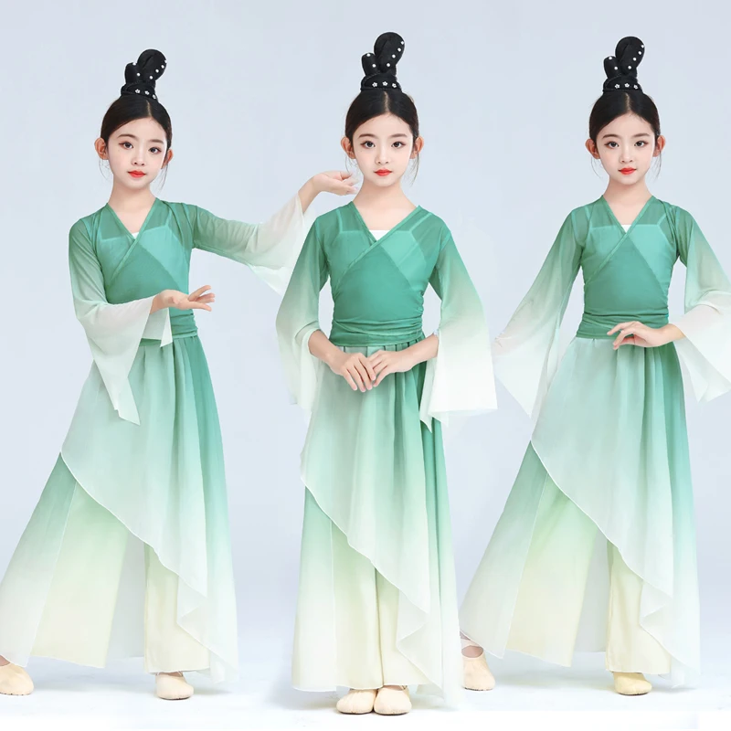 Classical dance costume for children in Jiangnan, available for lotus harvesting, green silk skirt, and performance costume
Classical dance costume for children in Jiangnan, available for lotus harvesting, green silk skirt, and performance costume