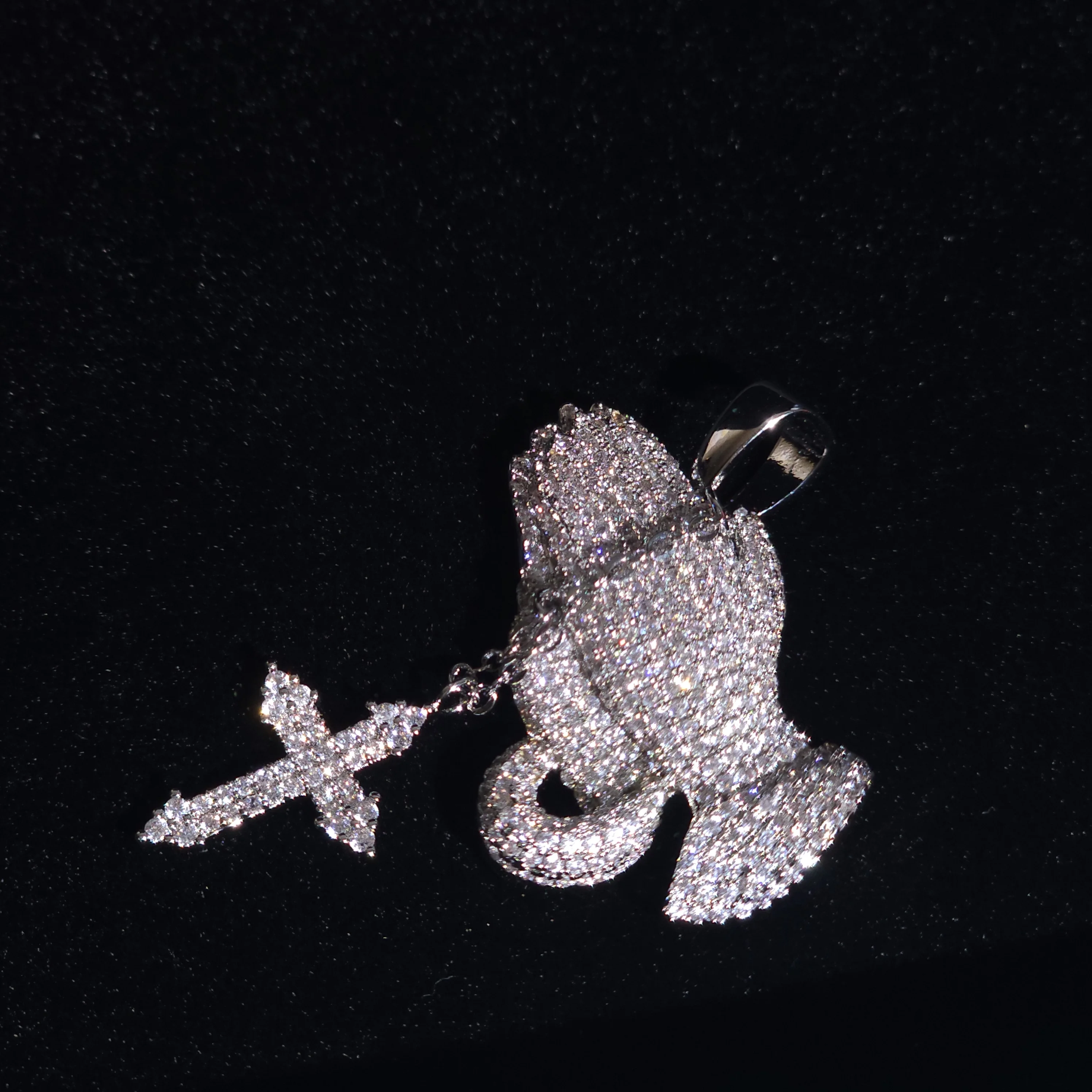 New Iced Out Cubic Zirconia Praying Hands Cross Pendant Necklace Hand Of Prayer Charm For Men Women Hip Hop Jewelry For Gifts
New Iced Out Cubic Zirconia Praying Hands Cross Pendant Necklace Hand Of Prayer Charm For Men Women Hip Hop Jewelry For Gifts