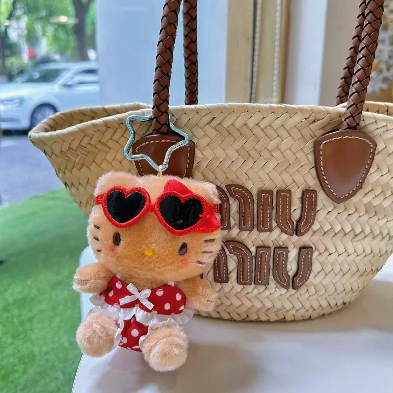 Sanrio Island Vacation Series, черная кожа, плюшевые игрушки Hellokittys, новое аниме Kawaii, сумка для девочек, кукла, кулон, брелок, подарок на день рождения
Sanrio Island Vacation Series, черная кожа, плюшевые игрушки Hellokittys, новое аниме Kawaii, сумка для девочек, кукла, кулон, брелок, подарок на день рождения