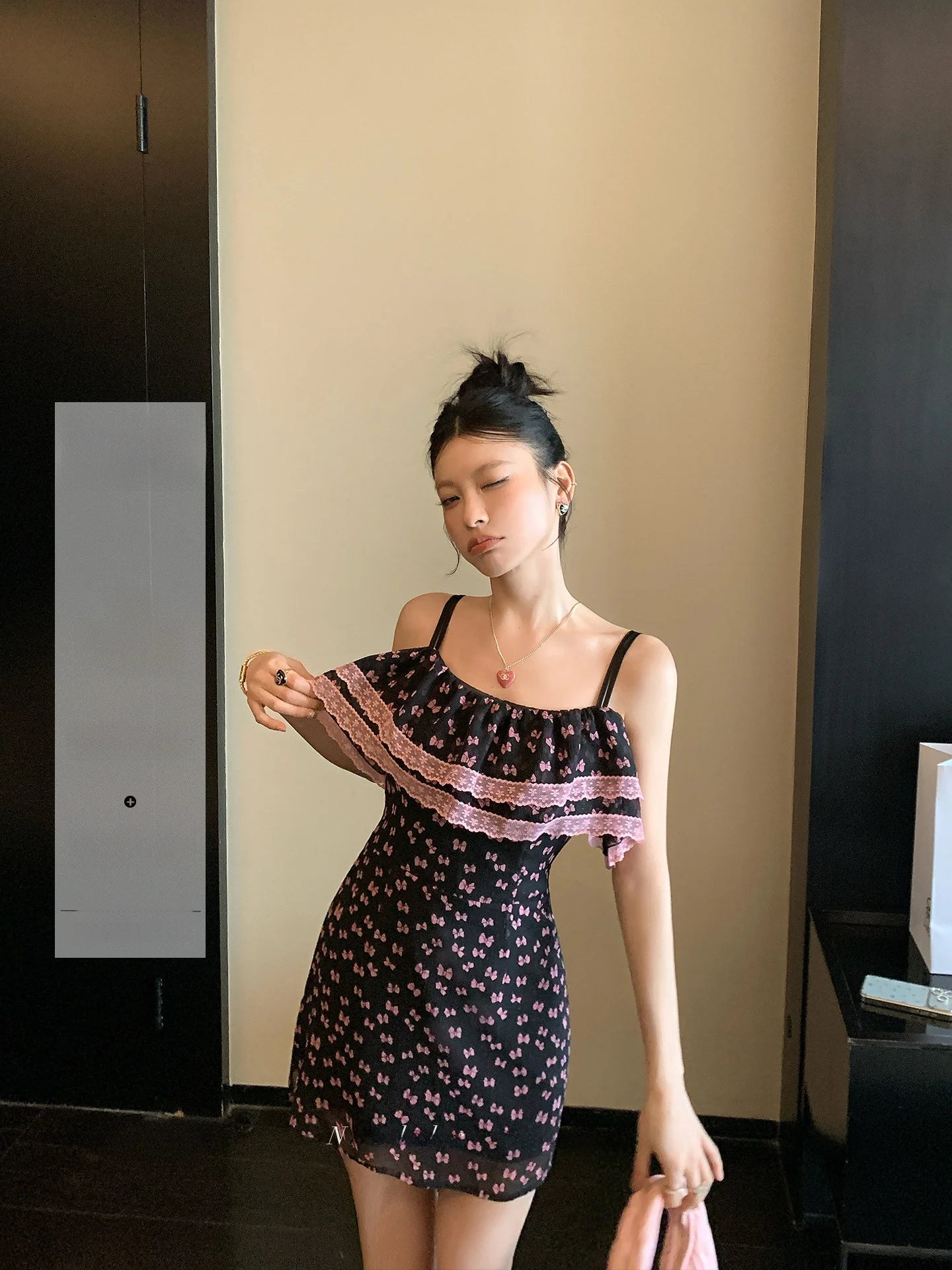 LIONE Dream Summer Vacation Countryside Color Block Knot Floral Chiffon Halter Short Skirt
LIONE Dream Summer Vacation Countryside Color Block Knot Floral Chiffon Halter Short Skirt
