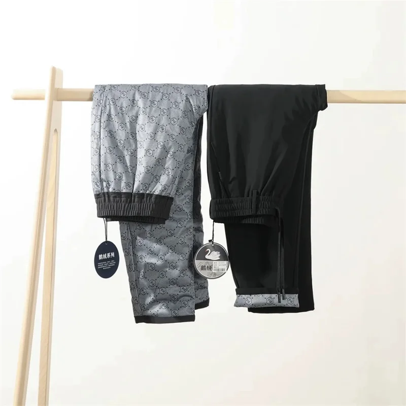 Мужские утепленные брюки из гусиного пуха, верхняя одежда, зимние теплые ветрозащитные водонепроницаемые повседневные брюки с длинными прямыми штанинами
Мужские утепленные брюки из гусиного пуха, верхняя одежда, зимние теплые ветрозащитные водонепроницаемые повседневные брюки с длинными прямыми штанинами