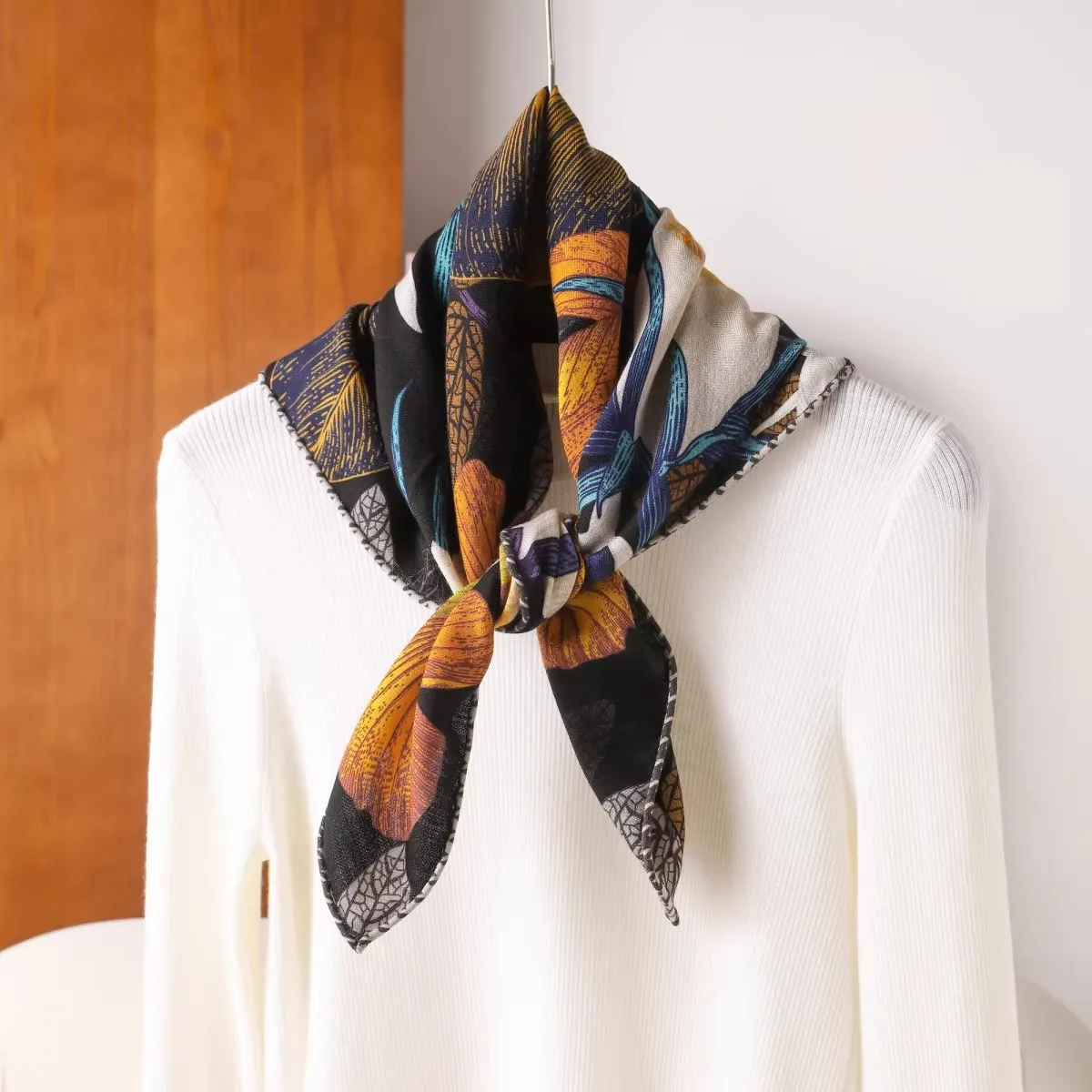 30% Silk 70% Wool Luxury Scarf for Women Vintage Floral Patter Neck Square Scarves Muffler Ladies Luxury Designer Accessory
30% Silk 70% Wool Luxury Scarf for Women Vintage Floral Patter Neck Square Scarves Muffler Ladies Luxury Designer Accessory