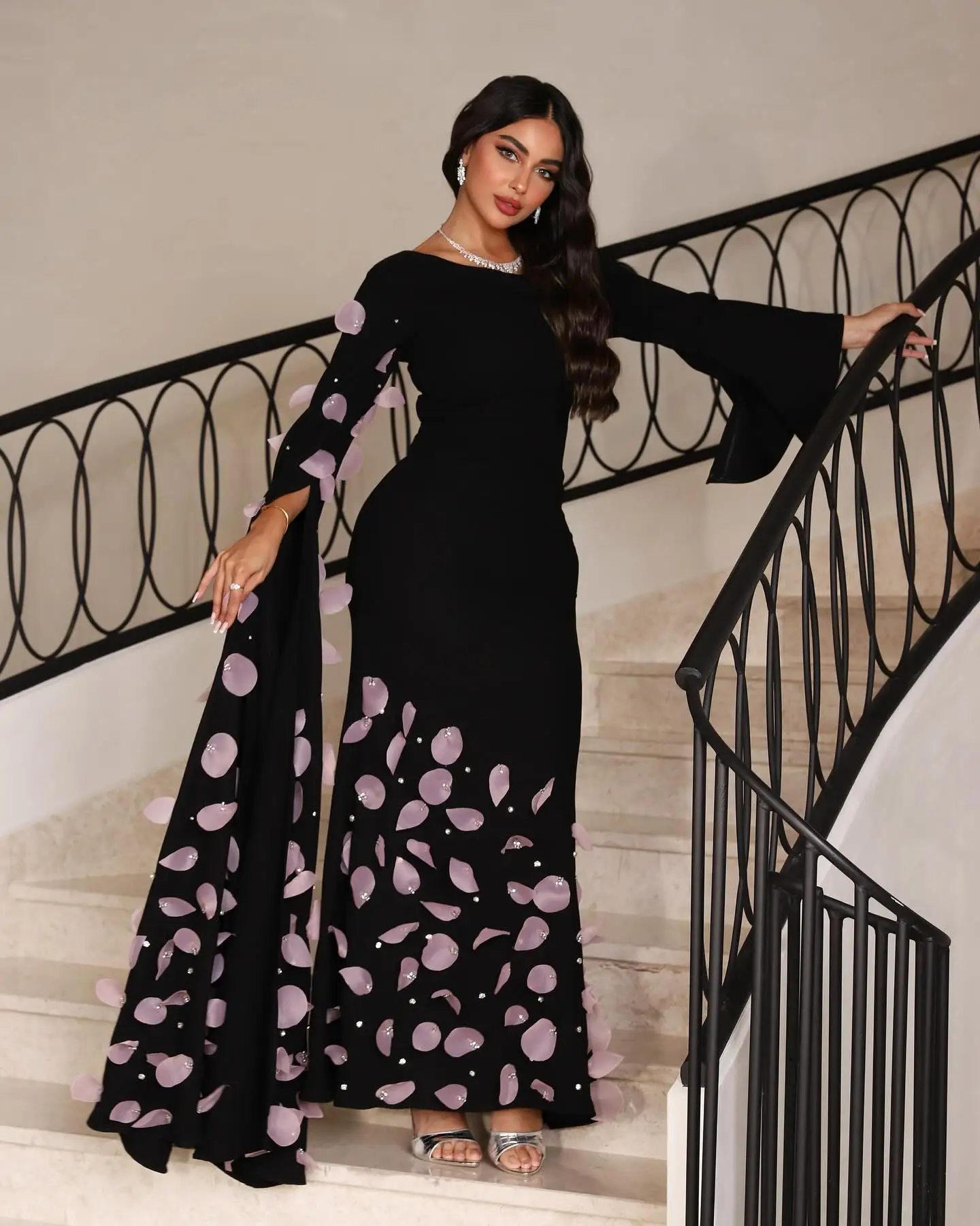 Aenyrst Saudi Elegant Black Beaded Prom Dress Women's O-Neck Long Sleeve Party Evening Gowns Floor Length Formal Occasion Gown
Aenyrst Saudi Elegant Black Beaded Prom Dress Women's O-Neck Long Sleeve Party Evening Gowns Floor Length Formal Occasion Gown