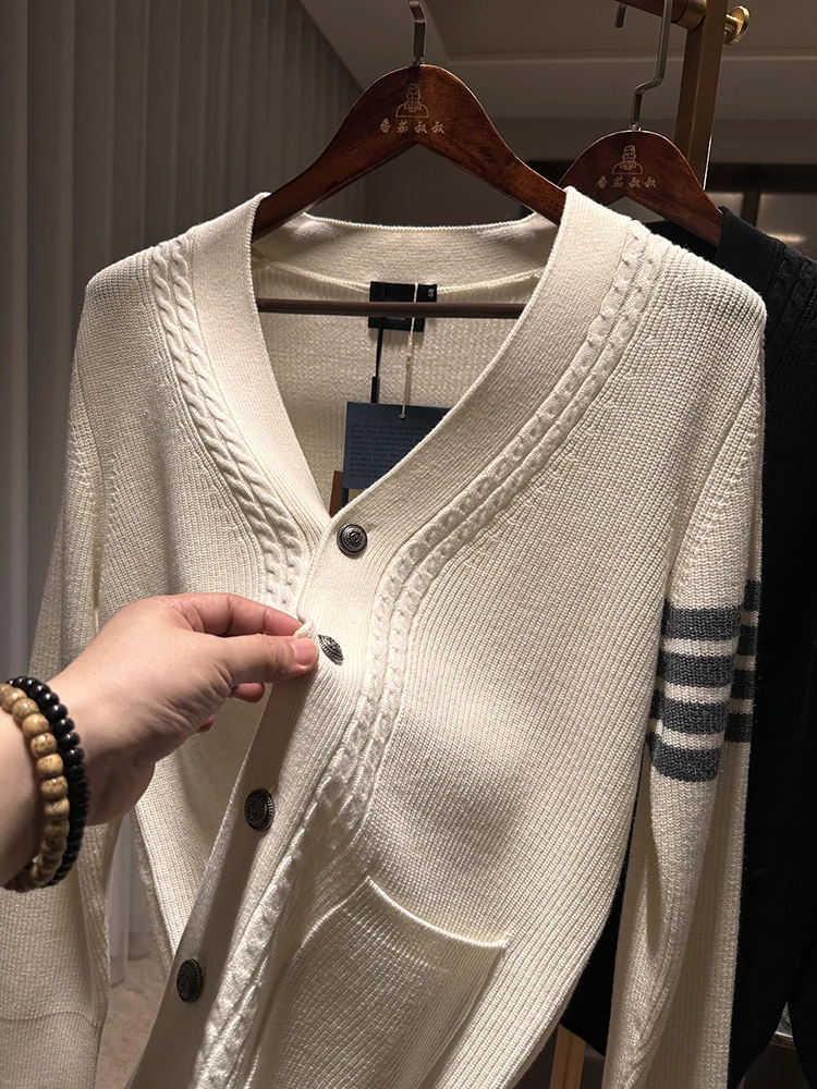 Мужской вязаный открытый кардиган из мягкой хлопчатобумажной шерсти, модная осенне-зимняя тонкая верхняя одежда V-Ne Long Sve Urban Sle
Мужской вязаный открытый кардиган из мягкой хлопчатобумажной шерсти, модная осенне-зимняя тонкая верхняя одежда V-Ne Long Sve Urban Sle