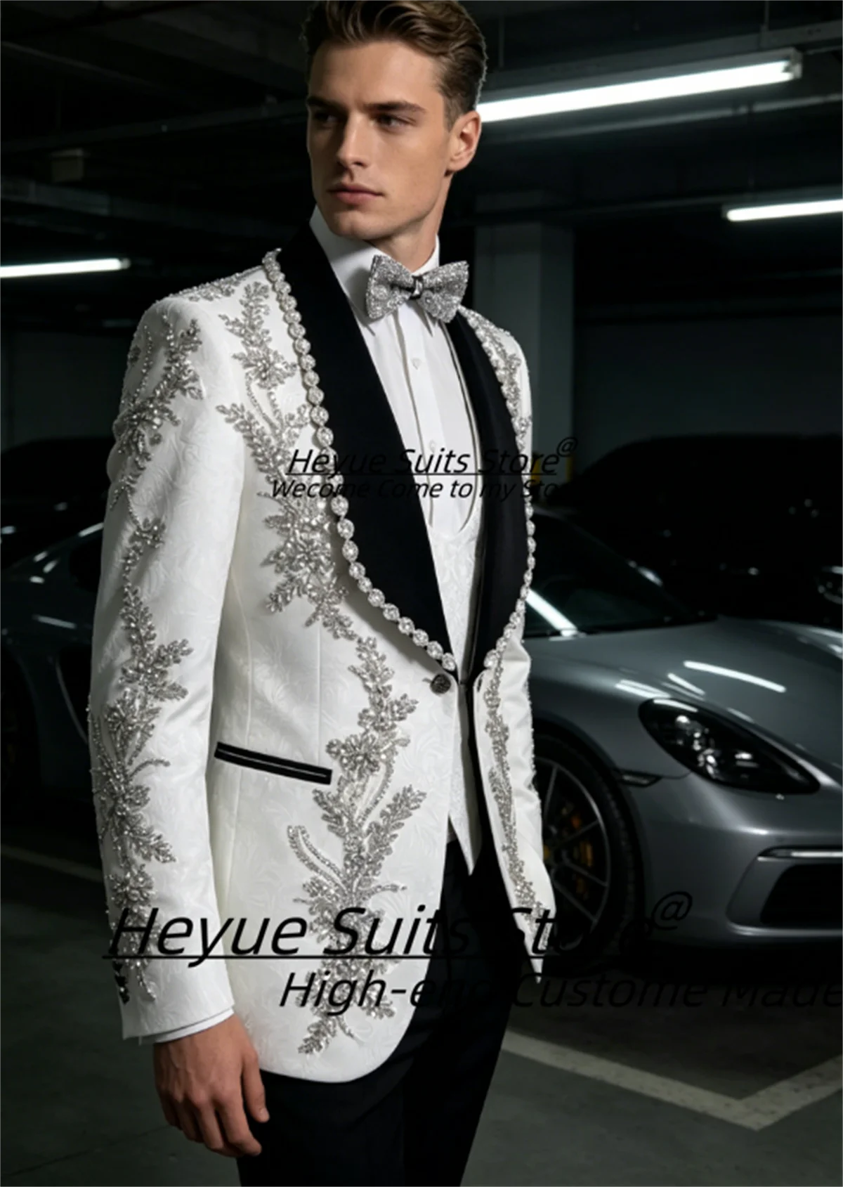 Customized White Men Suits Black Velvet Lapel Luxury Silver Rhinestone Embroidery Tuxedo Wedding Groom 3 Pcs Sets Costume Homme
Customized White Men Suits Black Velvet Lapel Luxury Silver Rhinestone Embroidery Tuxedo Wedding Groom 3 Pcs Sets Costume Homme