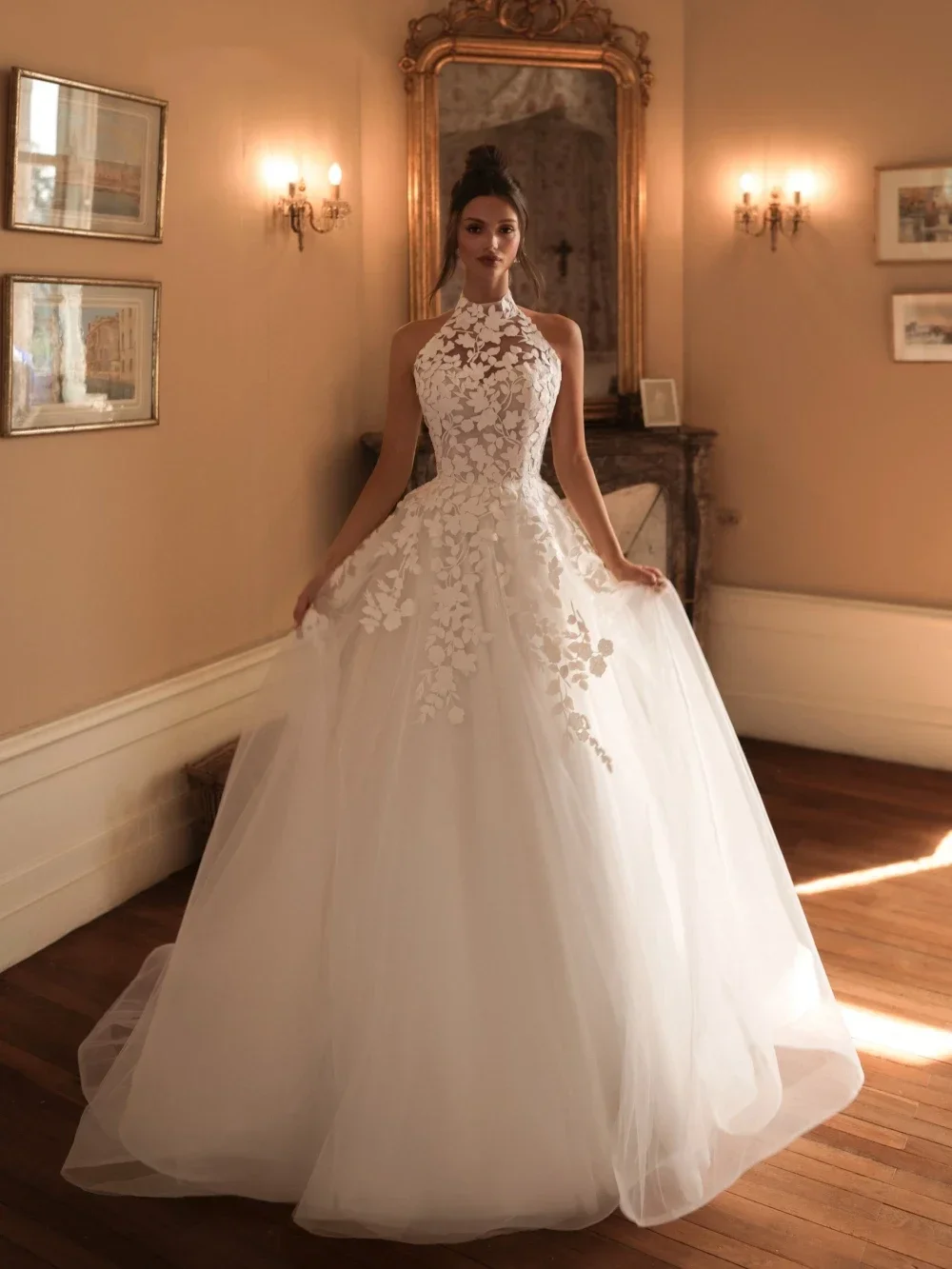 Customize Elegant Strapless A-line Wedding Dress High Collar Lace Applique Bridal Dress Bareback Strap Vestido De Novia
Customize Elegant Strapless A-line Wedding Dress High Collar Lace Applique Bridal Dress Bareback Strap Vestido De Novia