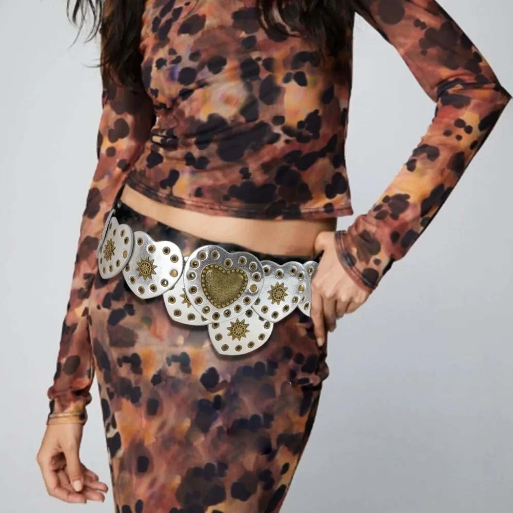 Wide Side Love Heart Patchwork Waist Y2k Korean Style PU Leather Waistbands Metal Buckle All-match Rivet Waist Belt Party
Wide Side Love Heart Patchwork Waist Y2k Korean Style PU Leather Waistbands Metal Buckle All-match Rivet Waist Belt Party