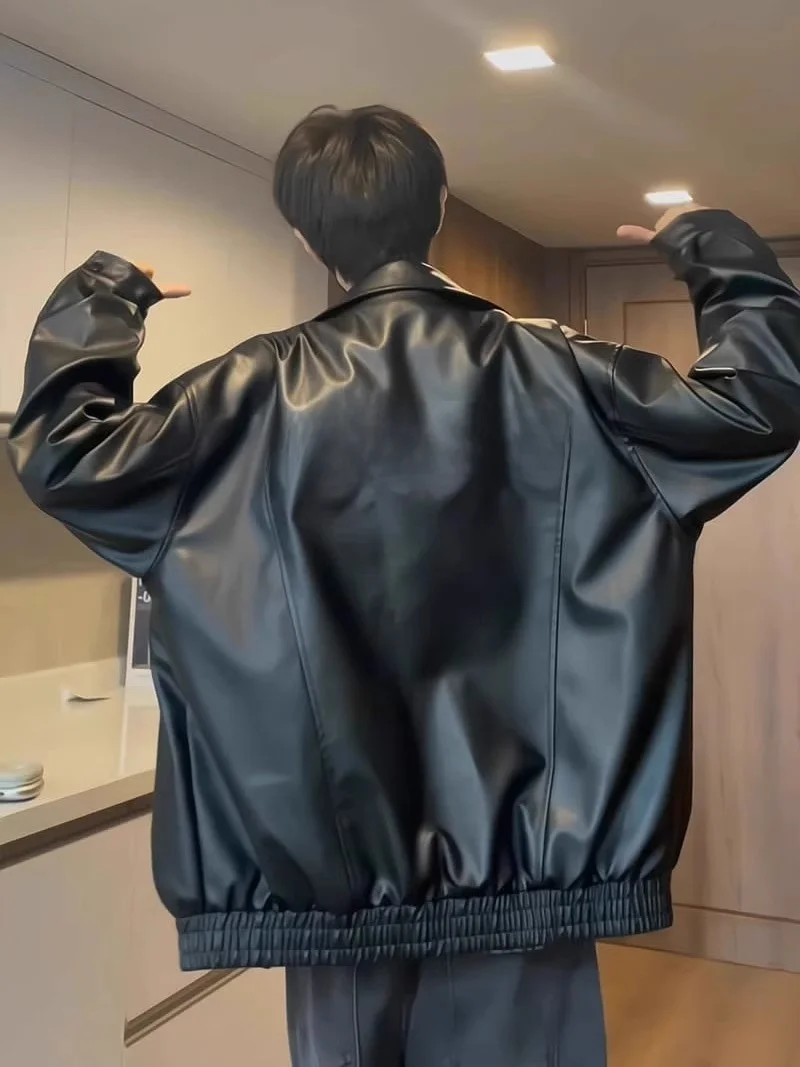 Мужская кожаная куртка в американском стиле, повседневная, свободного кроя, с отложным воротником, мотоциклетная куртка, бейсбольная куртка, весна-осень, новинка
Мужская кожаная куртка в американском стиле, повседневная, свободного кроя, с отложным воротником, мотоциклетная куртка, бейсбольная куртка, весна-осень, новинка