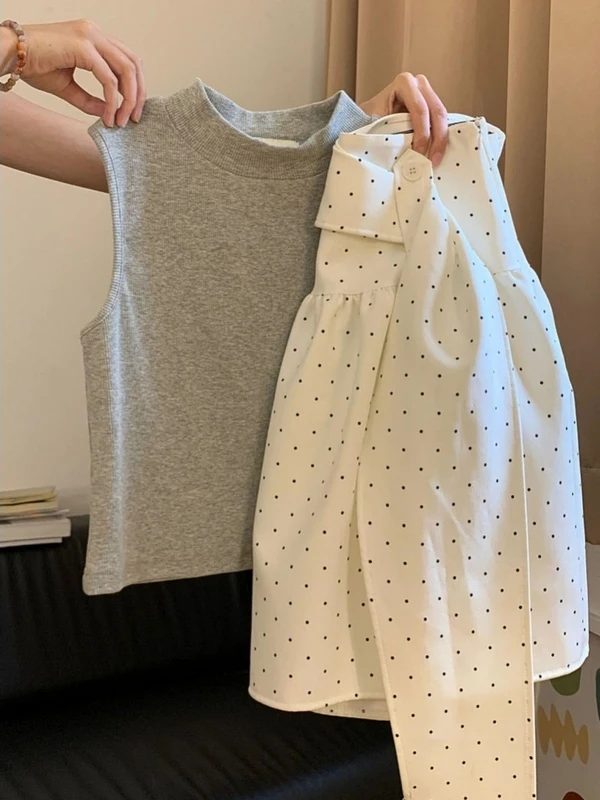Korean Style Summer Grey Sleeveless Vest Top And Polka Dot Skirt Two Piece Set Fashionable Ootd Women's Clothing
Korean Style Summer Grey Sleeveless Vest Top And Polka Dot Skirt Two Piece Set Fashionable Ootd Women's Clothing