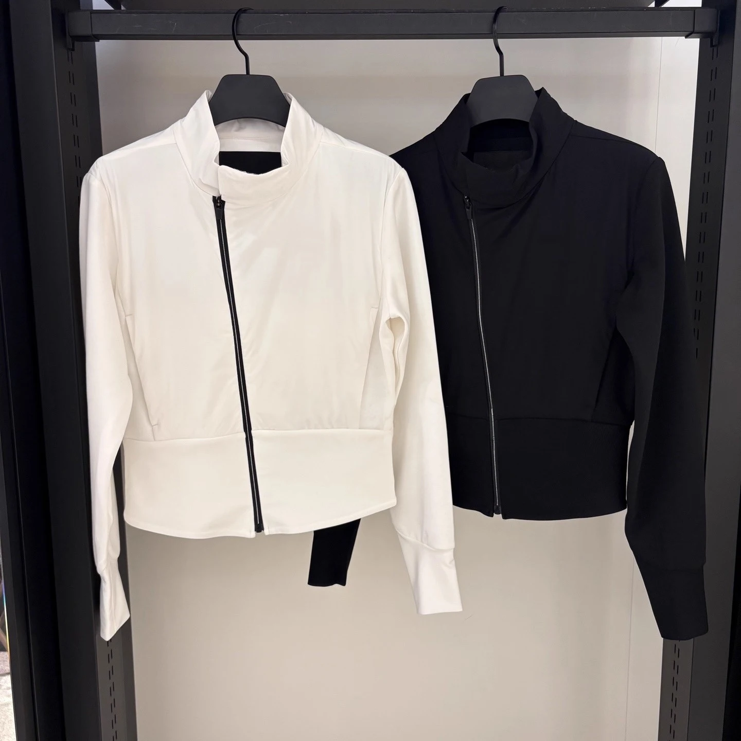 2025 Autumn Winter Golf Clothing Women's Stand Up Collar Zipper Warm Filled Cotton Golf Jacket Women Short Coat
2025 Autumn Winter Golf Clothing Women's Stand Up Collar Zipper Warm Filled Cotton Golf Jacket Women Short Coat