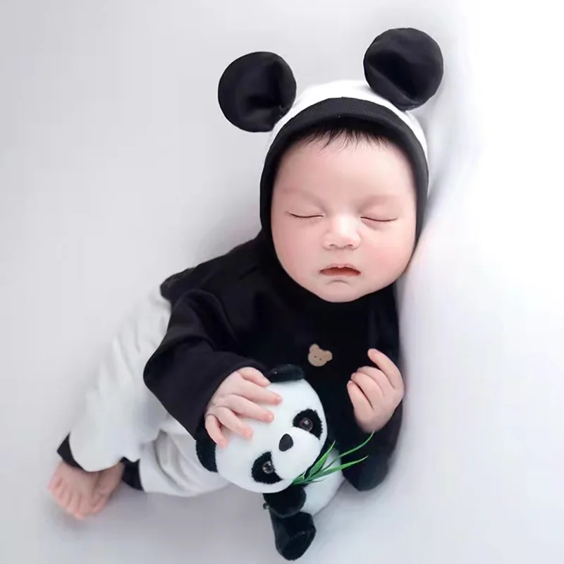 Baby Photography Panda Clothing Set Neonatal Photography Cartoon Clothing Theme Baby Full Moon Photo Prop 신생아촬영
Baby Photography Panda Clothing Set Neonatal Photography Cartoon Clothing Theme Baby Full Moon Photo Prop 신생아촬영