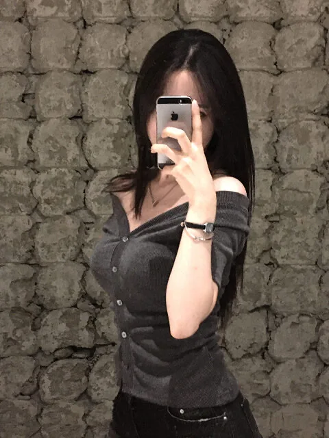 Футболка Slim Fit V-Ne, женская шикарная летняя сексуальная хлопковая футболка на одной пуговице, топ с плечами, модная основа irt
Футболка Slim Fit V-Ne, женская шикарная летняя сексуальная хлопковая футболка на одной пуговице, топ с плечами, модная основа irt