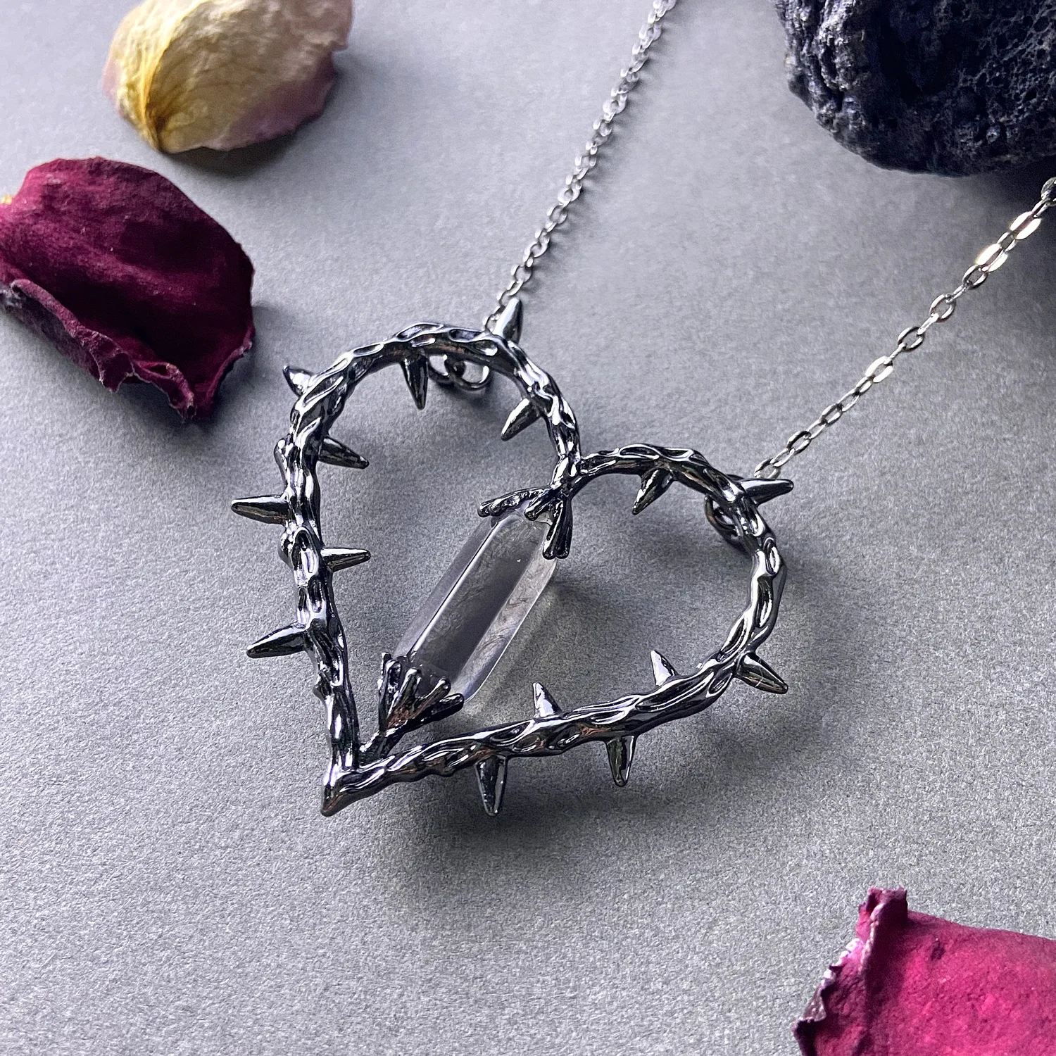 Dark Witch Heart Barbwire Pendant Necklace Men Women Crystal Clavicle Chain Retro Choker Anime Jewelry Cosplay Accessories
Dark Witch Heart Barbwire Pendant Necklace Men Women Crystal Clavicle Chain Retro Choker Anime Jewelry Cosplay Accessories
