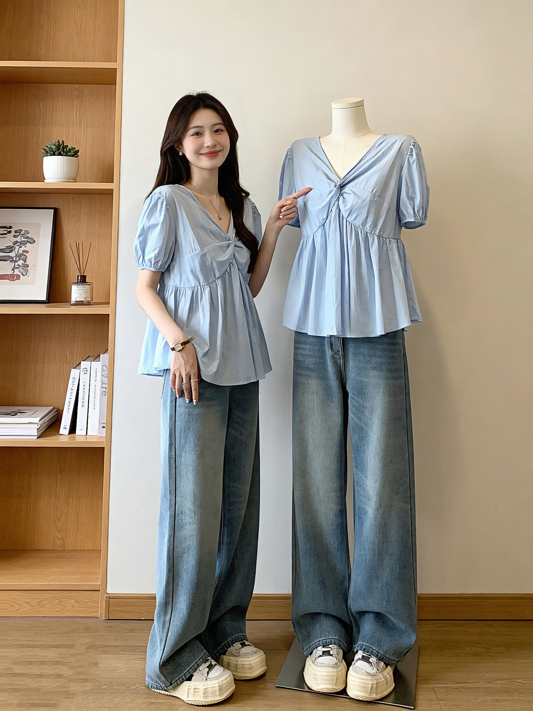 Light Blue V-neck Short Sleeve Shirt Women's Summer New Style plus Size Doll Shirt Korean Version Bubble Sleeve Casual Top
Light Blue V-neck Short Sleeve Shirt Women's Summer New Style plus Size Doll Shirt Korean Version Bubble Sleeve Casual Top