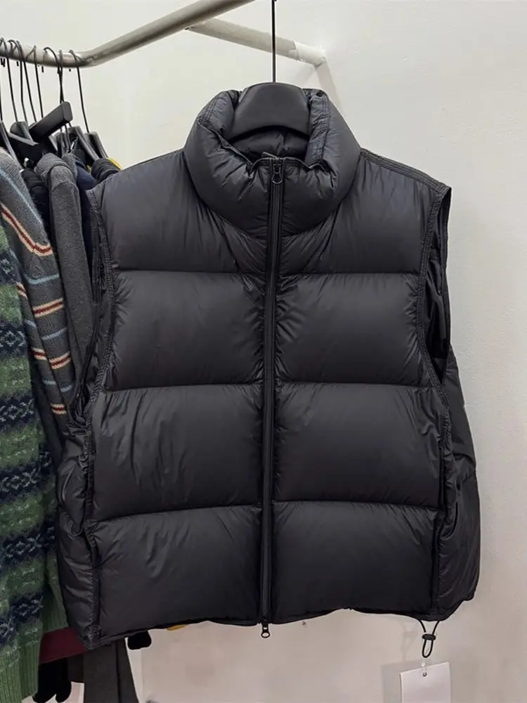 Short Puffer Vest Women's Loose Fit White Duck down Stand Collar Jacket Autumn Winter New Style Commute Wind Bright Thread
Short Puffer Vest Women's Loose Fit White Duck down Stand Collar Jacket Autumn Winter New Style Commute Wind Bright Thread